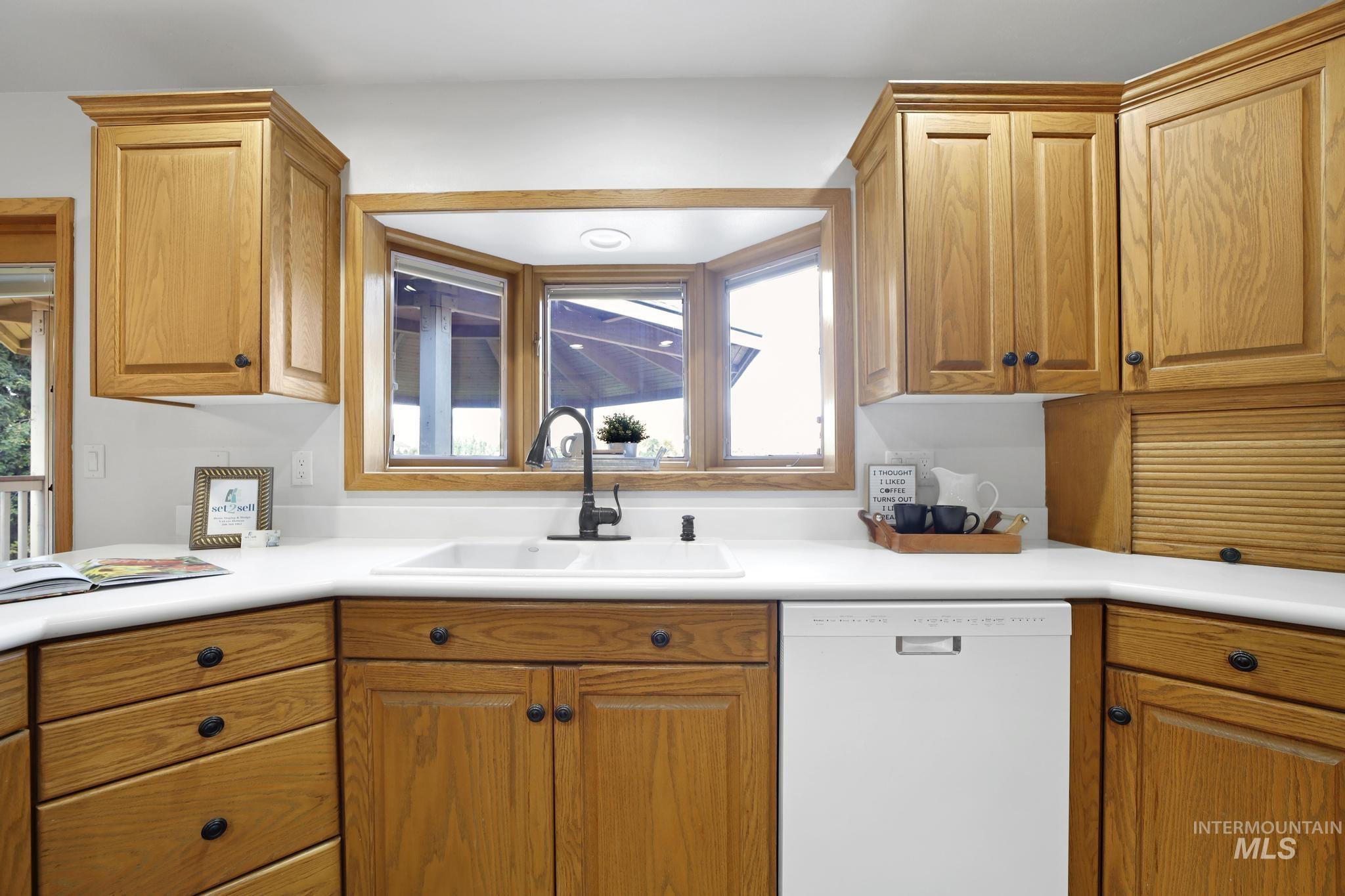 132 Country Club Drive, Buhl, Idaho 83316, 4 Bedrooms, 2.5 Bathrooms, Residential For Sale, Price $695,000,MLS 98970777