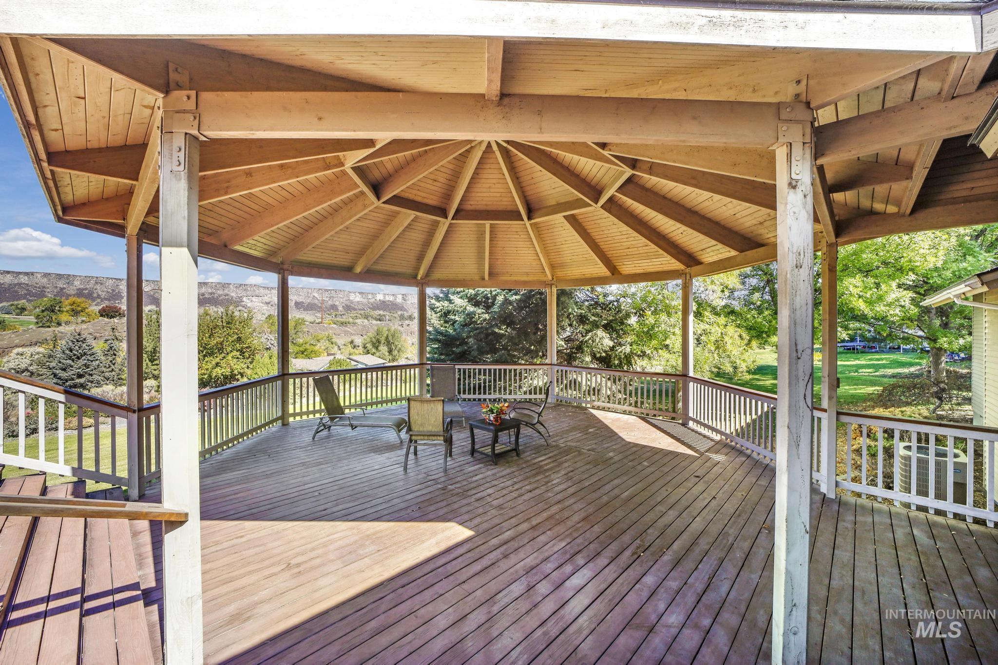 132 Country Club Drive, Buhl, Idaho 83316, 4 Bedrooms, 2.5 Bathrooms, Residential For Sale, Price $710,000,MLS 98970777