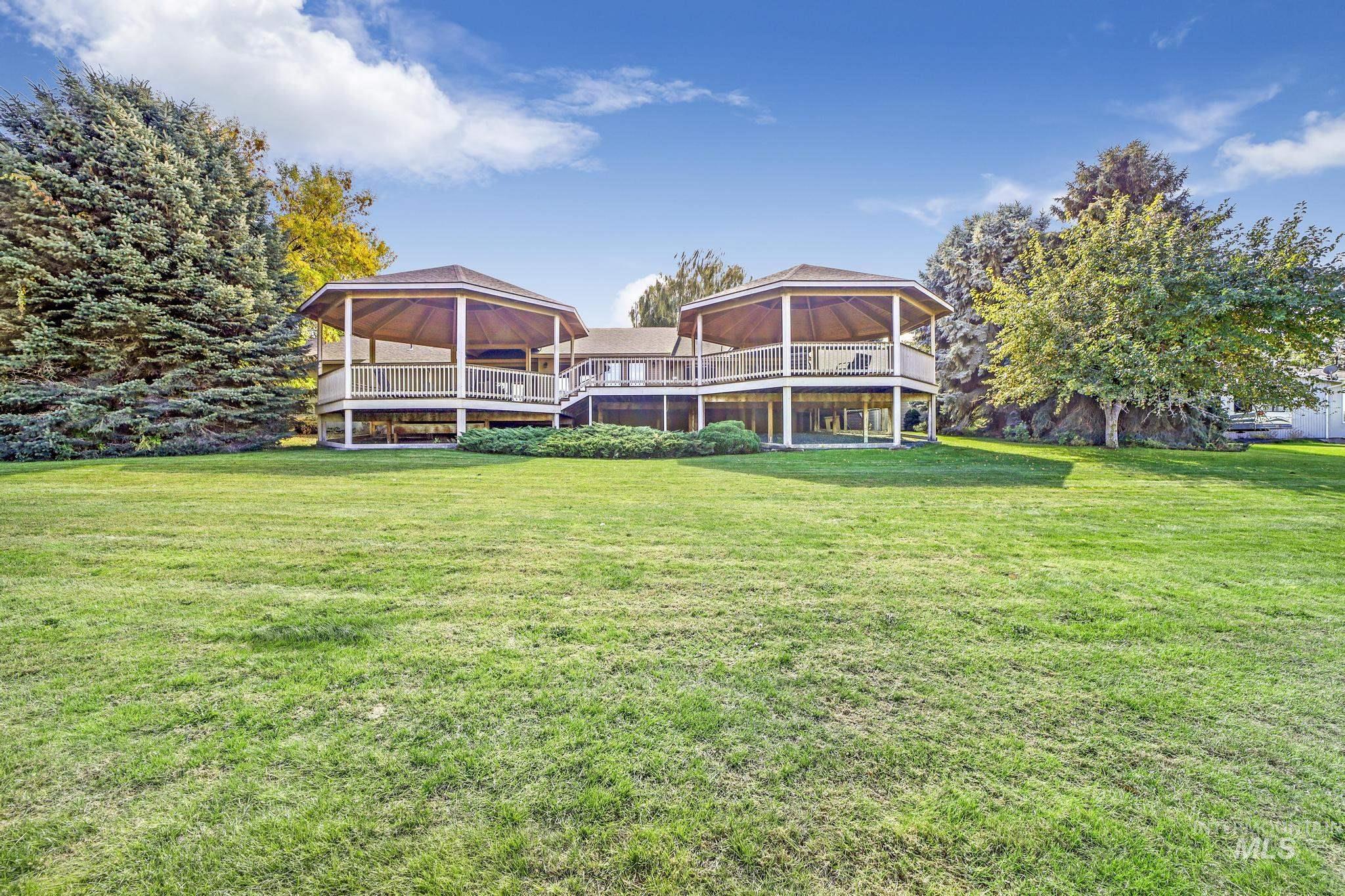 132 Country Club Drive, Buhl, Idaho 83316, 4 Bedrooms, 2.5 Bathrooms, Residential For Sale, Price $710,000,MLS 98970777