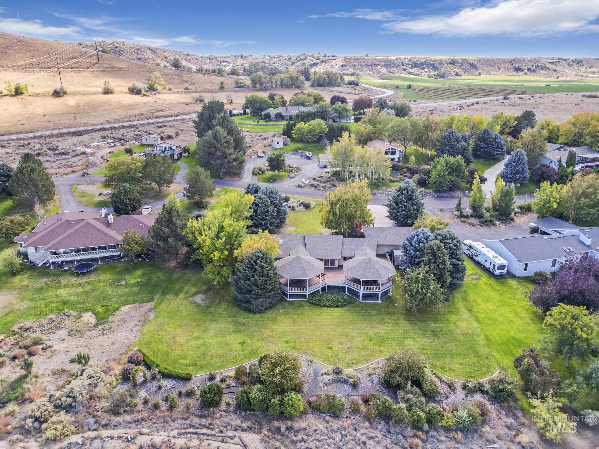 132 Country Club Drive, Buhl, Idaho 83316, 4 Bedrooms, 2.5 Bathrooms, Residential For Sale, Price $710,000,MLS 98970777