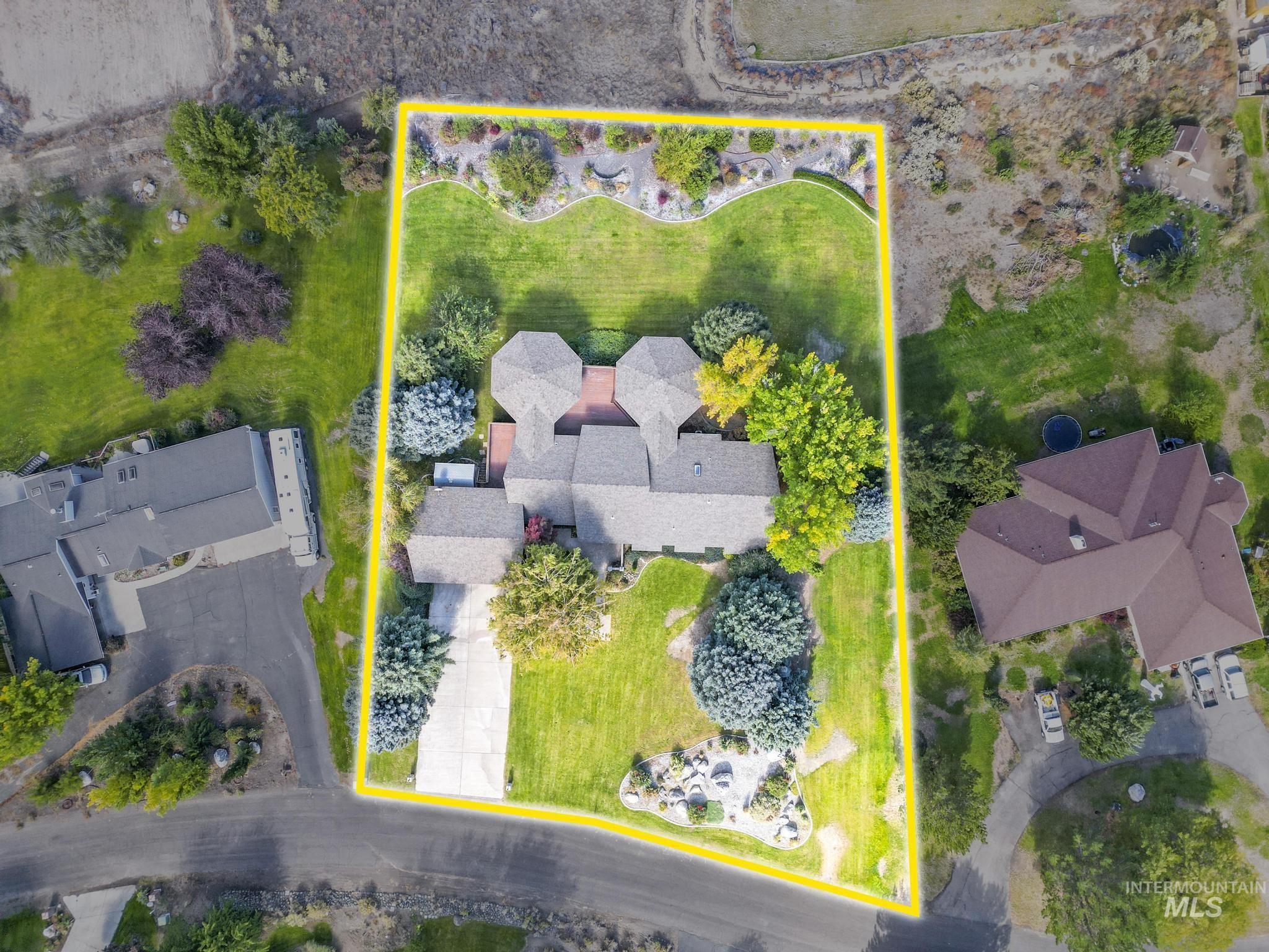 132 Country Club Drive, Buhl, Idaho 83316, 4 Bedrooms, 2.5 Bathrooms, Residential For Sale, Price $710,000,MLS 98970777