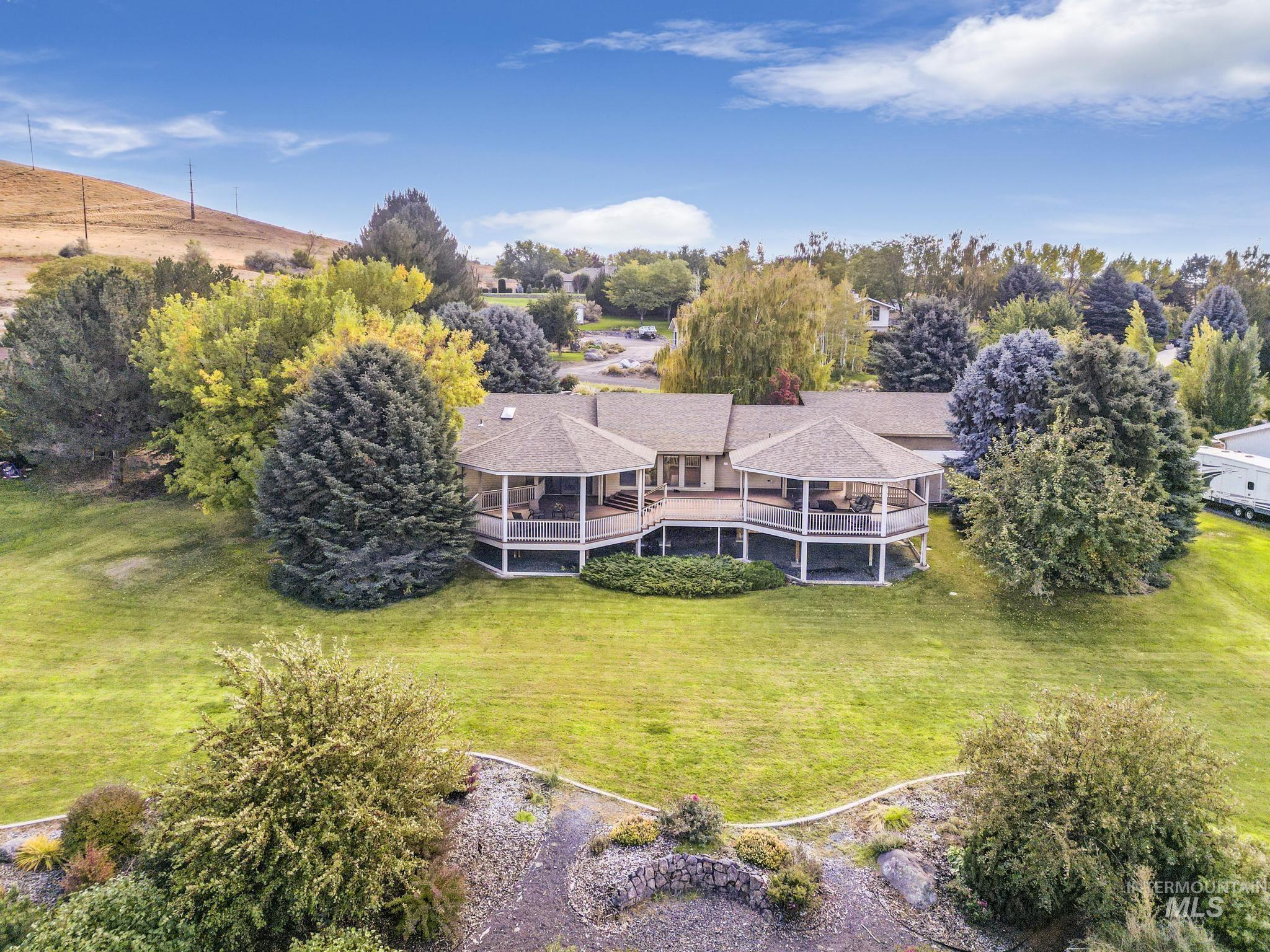 132 Country Club Drive, Buhl, Idaho 83316, 4 Bedrooms, 2.5 Bathrooms, Residential For Sale, Price $710,000,MLS 98970777