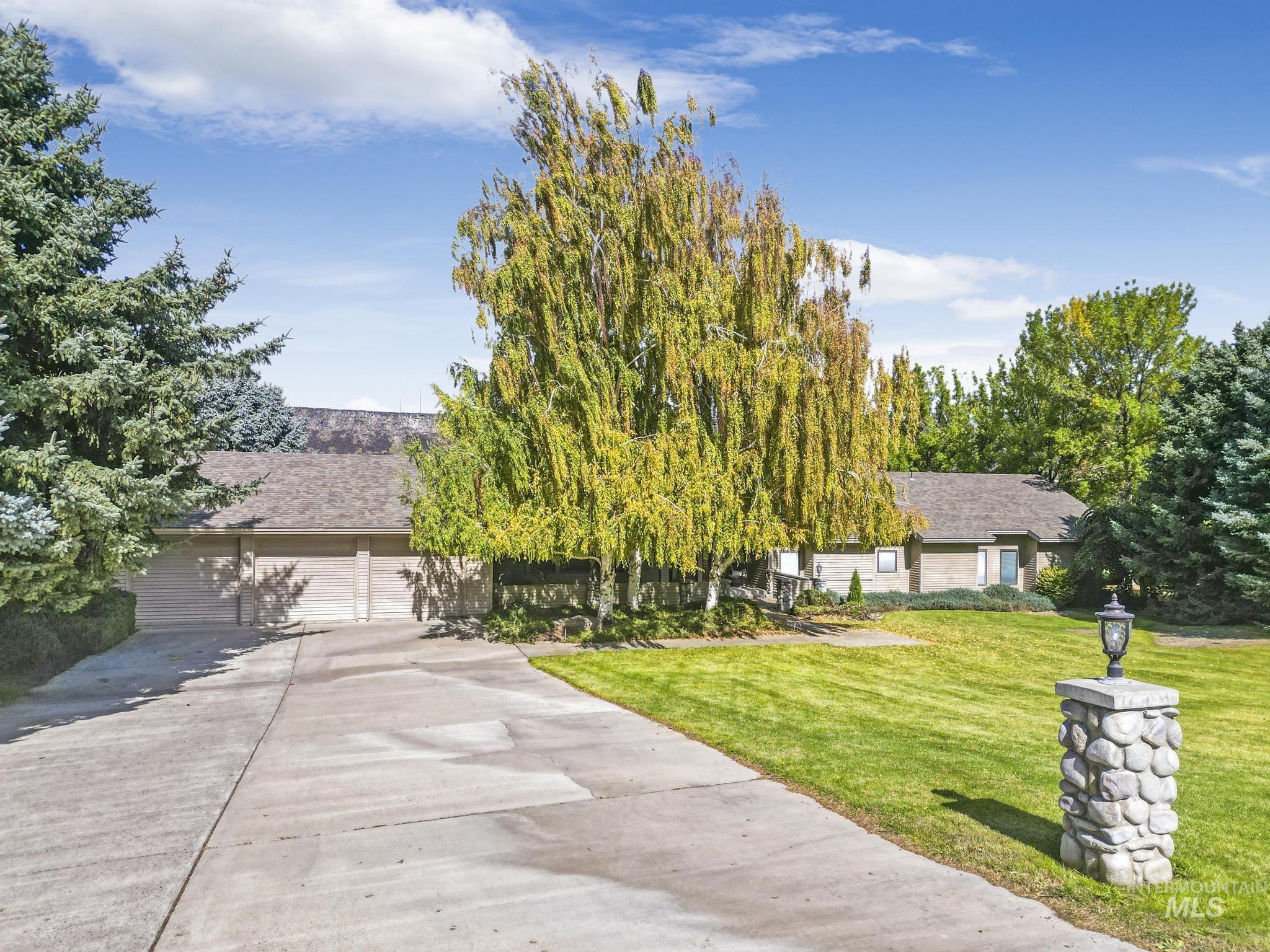 132 Country Club Drive, Buhl, Idaho 83316, 4 Bedrooms, 2.5 Bathrooms, Residential For Sale, Price $710,000,MLS 98970777
