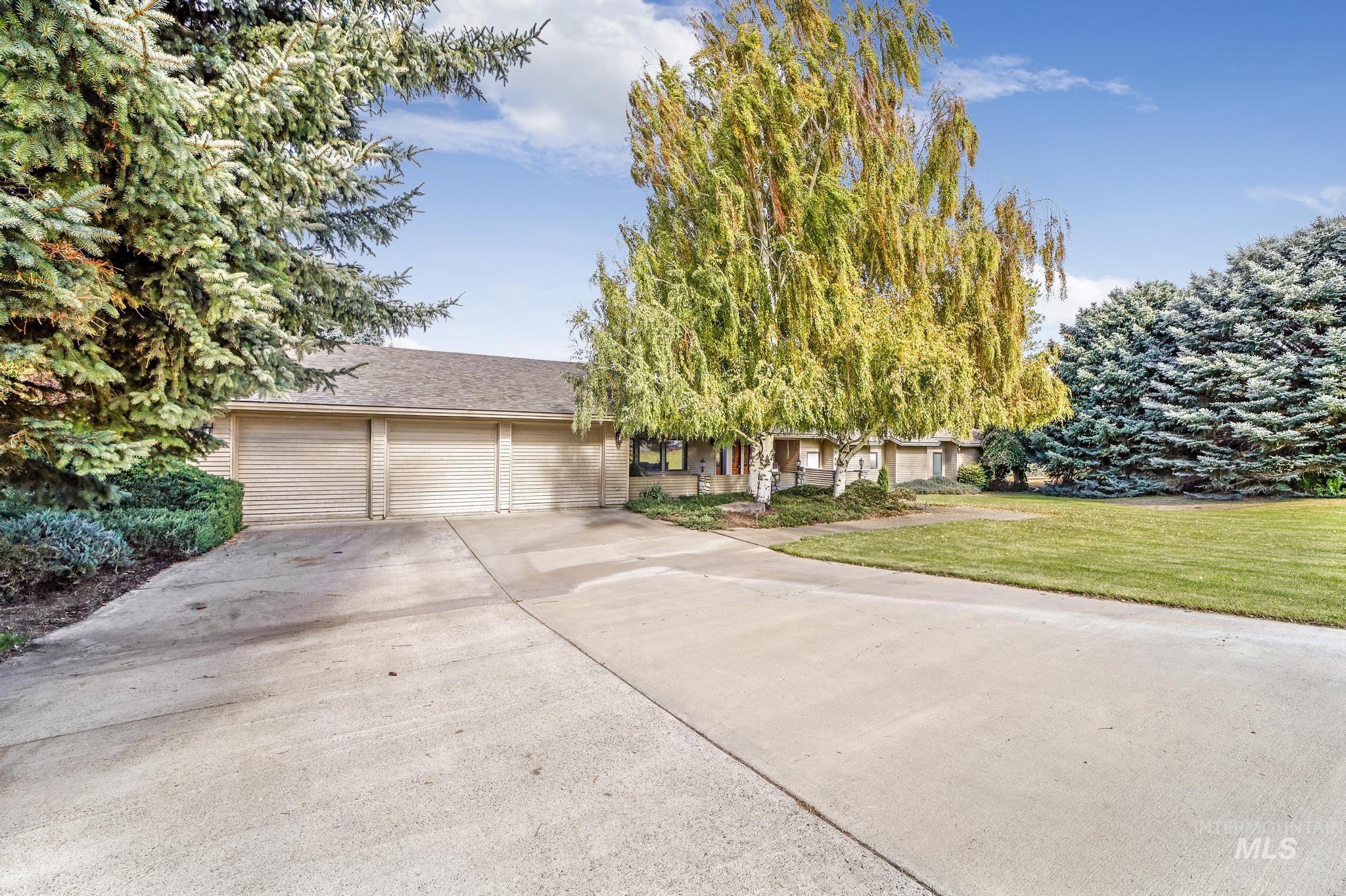 132 Country Club Drive, Buhl, Idaho 83316, 4 Bedrooms, 2.5 Bathrooms, Residential For Sale, Price $695,000,MLS 98970777