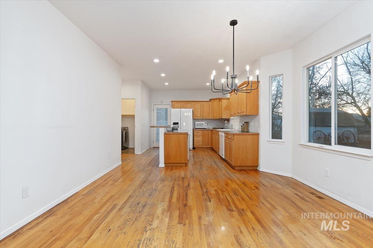 2213 E Celia Ct., Eagle, Idaho 83616, 3 Bedrooms, 3 Bathrooms, Residential For Sale, Price $539,900,MLS 98970778