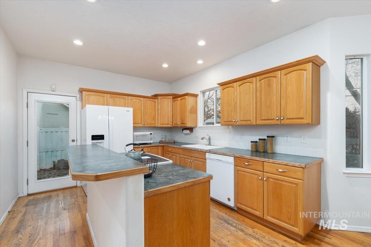 2213 E Celia Ct., Eagle, Idaho 83616, 3 Bedrooms, 3 Bathrooms, Residential For Sale, Price $539,900,MLS 98970778