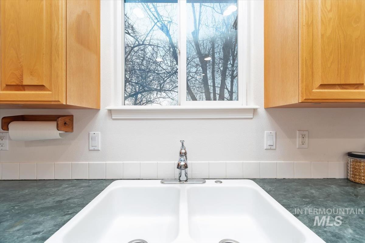 2213 E Celia Ct., Eagle, Idaho 83616, 3 Bedrooms, 3 Bathrooms, Residential For Sale, Price $539,900,MLS 98970778