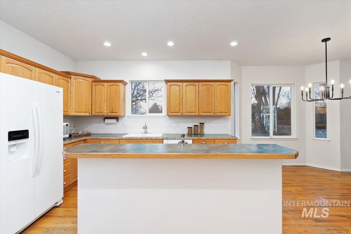 2213 E Celia Ct., Eagle, Idaho 83616, 3 Bedrooms, 3 Bathrooms, Residential For Sale, Price $539,900,MLS 98970778