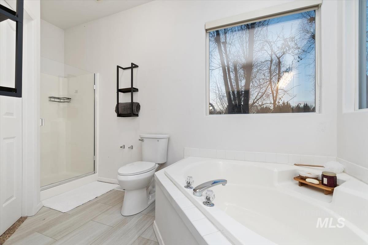 2213 E Celia Ct., Eagle, Idaho 83616, 3 Bedrooms, 3 Bathrooms, Residential For Sale, Price $539,900,MLS 98970778