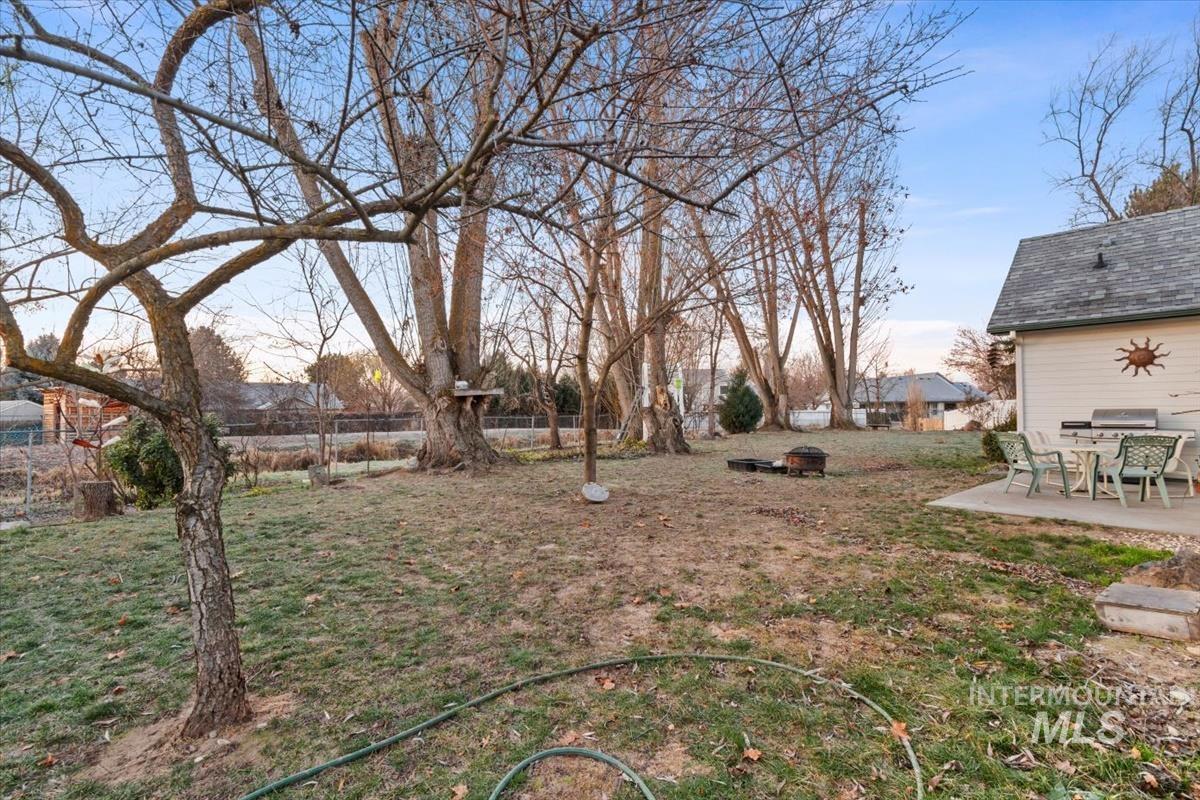 2213 E Celia Ct., Eagle, Idaho 83616, 3 Bedrooms, 3 Bathrooms, Residential For Sale, Price $539,900,MLS 98970778