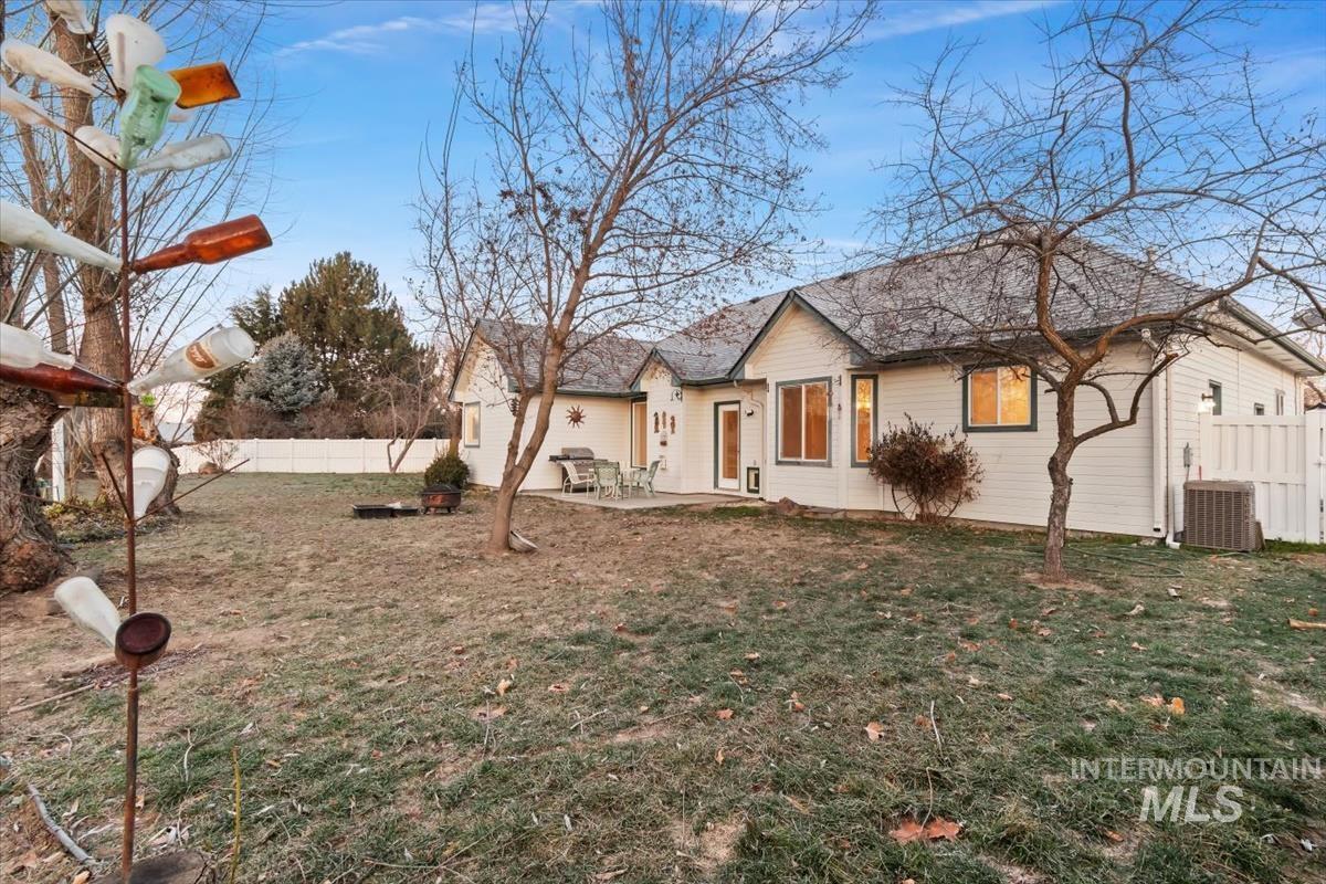 2213 E Celia Ct., Eagle, Idaho 83616, 3 Bedrooms, 3 Bathrooms, Residential For Sale, Price $539,900,MLS 98970778