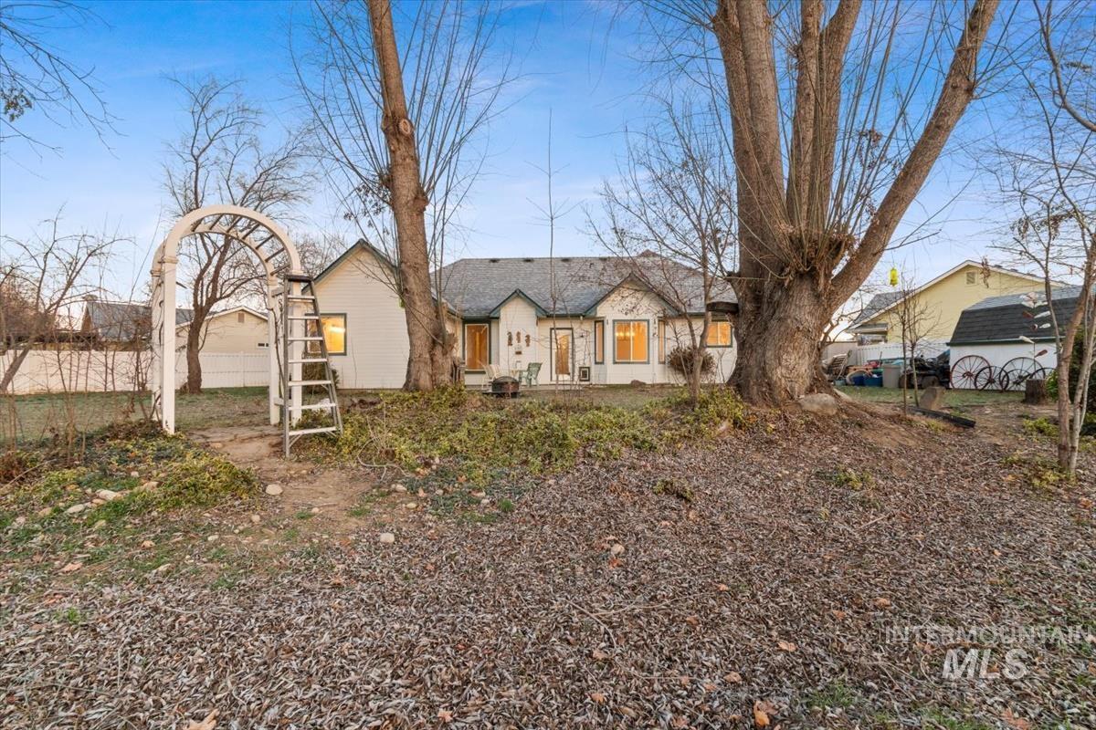 2213 E Celia Ct., Eagle, Idaho 83616, 3 Bedrooms, 3 Bathrooms, Residential For Sale, Price $539,900,MLS 98970778