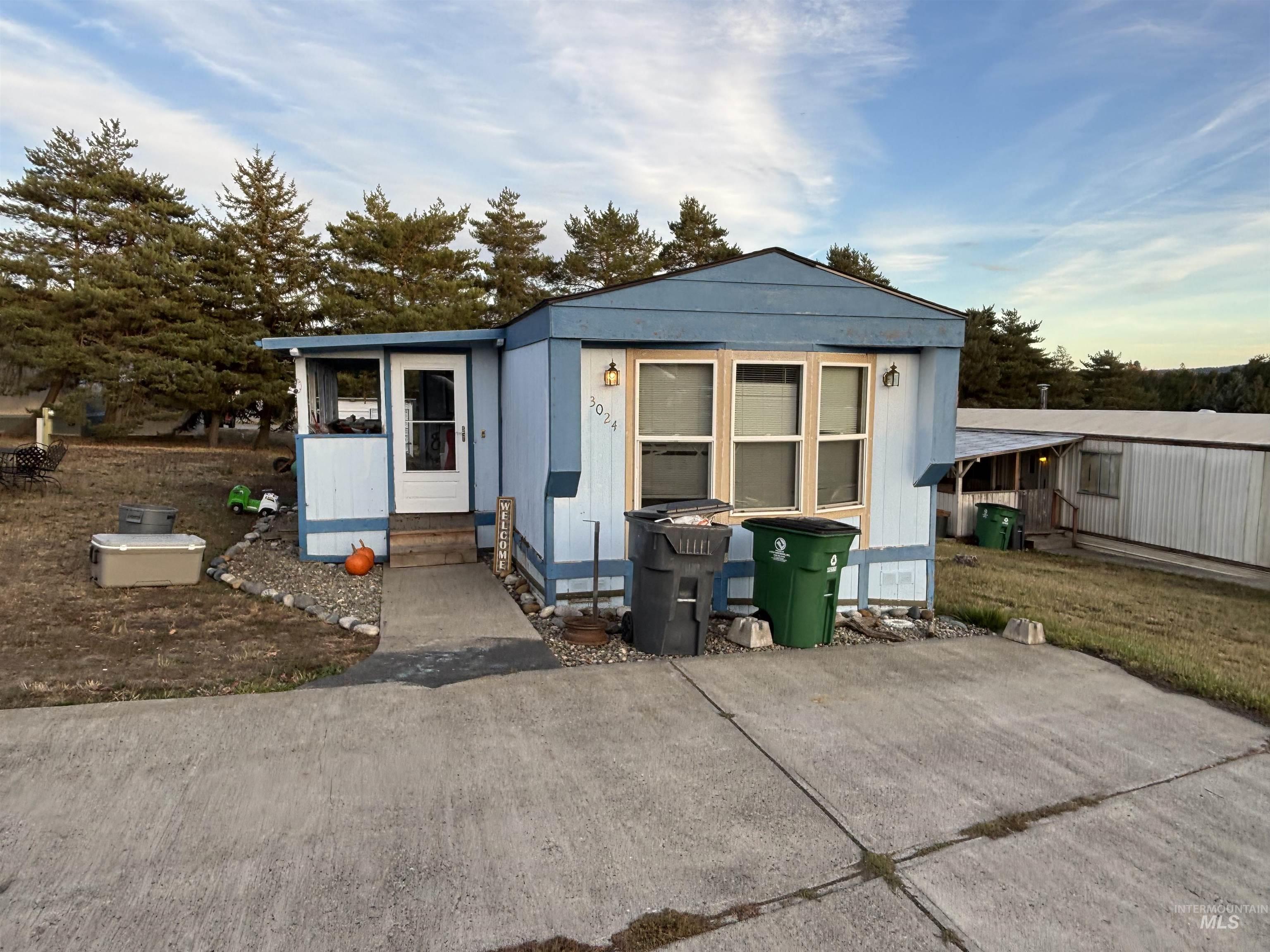 View of front of home with entry steps