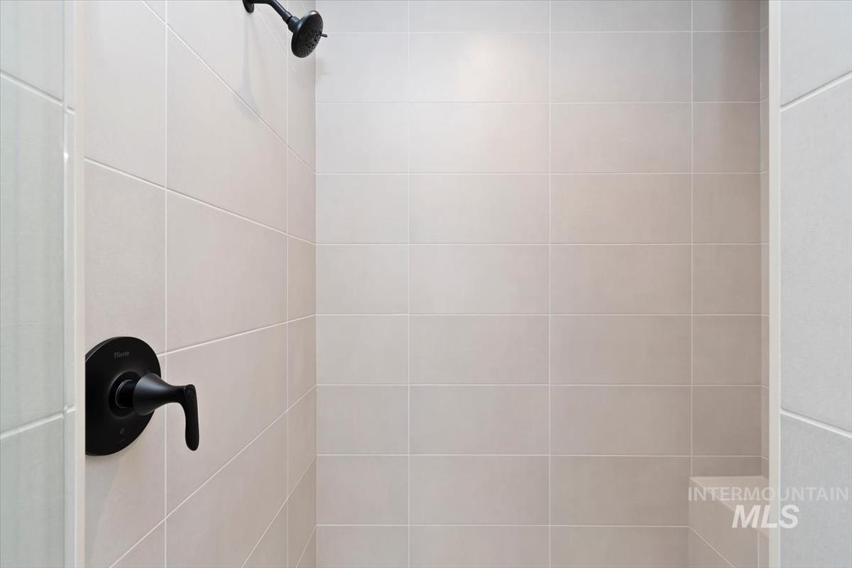 2109 N Rockdale Ave., Kuna, Idaho 83634, 4 Bedrooms, 3.5 Bathrooms, Residential For Sale, Price $879,880, 98970781