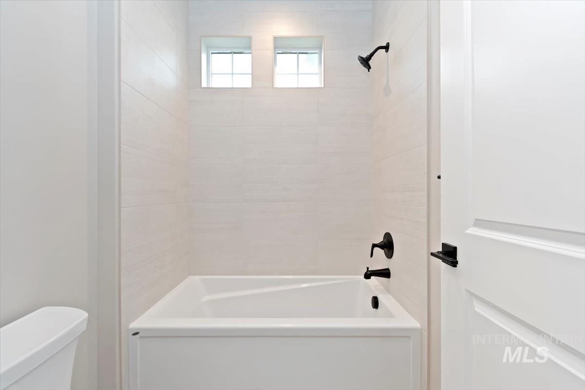 2109 N Rockdale Ave., Kuna, Idaho 83634, 4 Bedrooms, 3.5 Bathrooms, Residential For Sale, Price $884,880,MLS 98970781