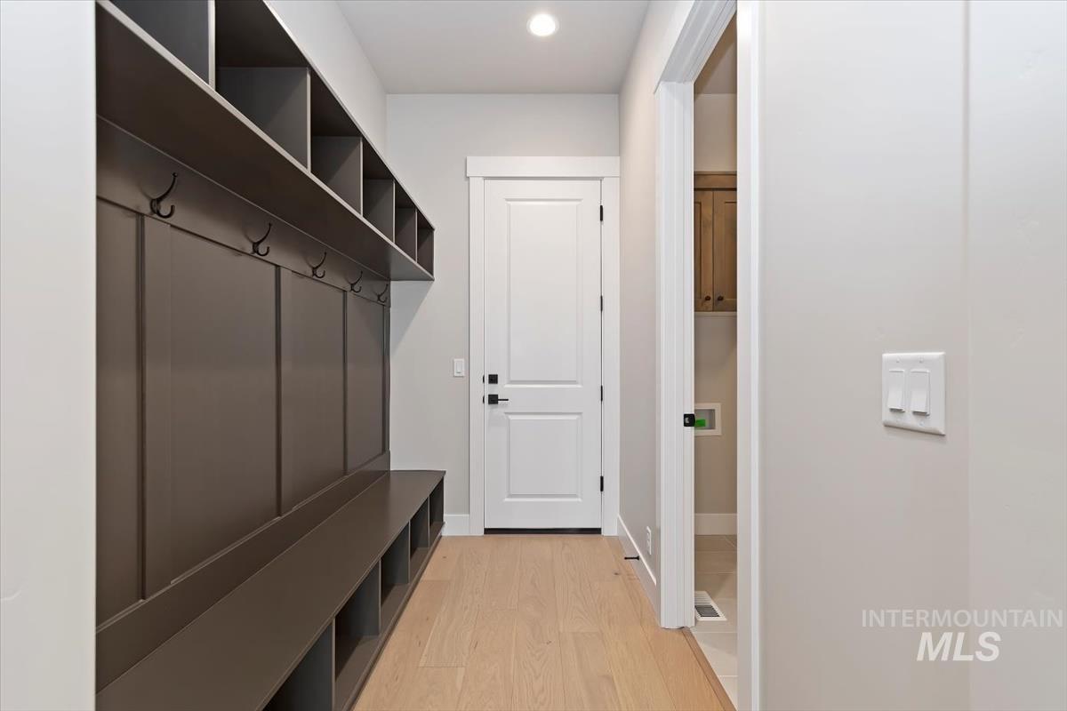 2109 N Rockdale Ave., Kuna, Idaho 83634, 4 Bedrooms, 3.5 Bathrooms, Residential For Sale, Price $884,880,MLS 98970781