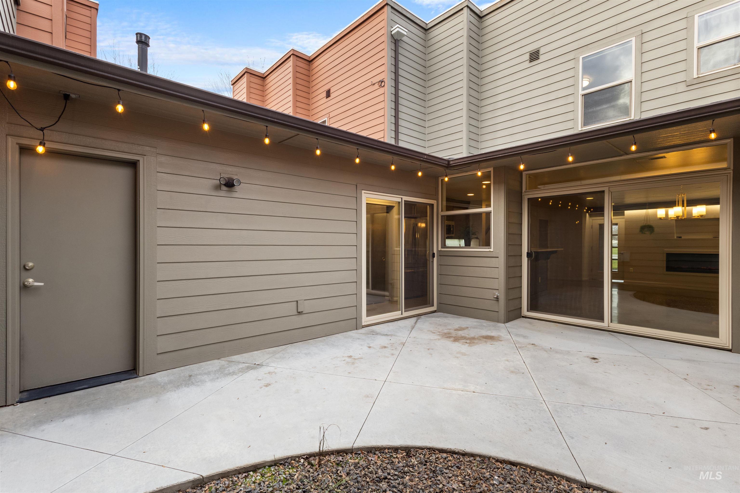 10263 W Carlton Bay Dr, Garden City, Idaho 83714, 3 Bedrooms, 3 Bathrooms, Residential For Sale, Price $529,900,MLS 98970784