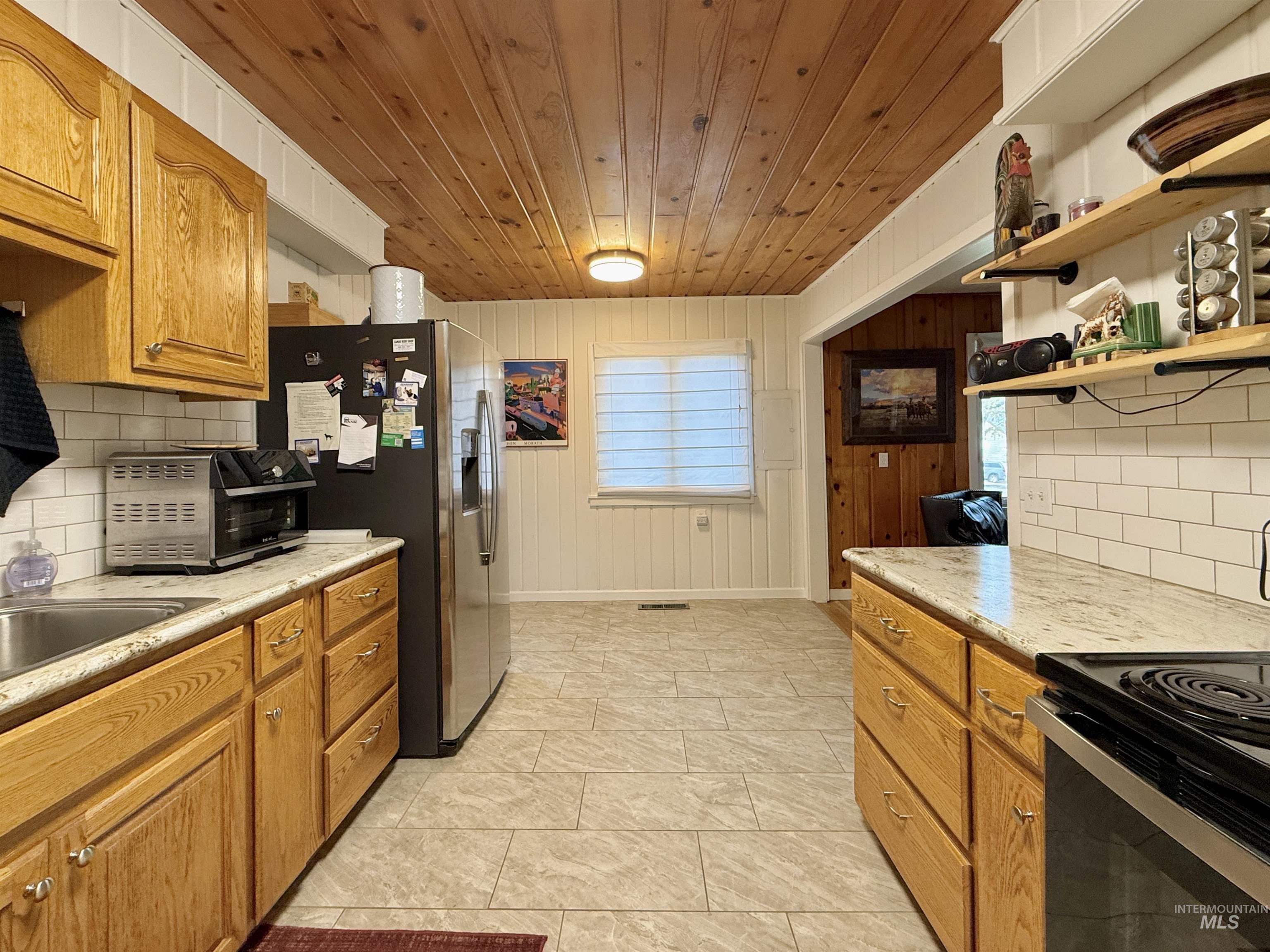 902 S Idaho Avenue, Grangeville, Idaho 83530, 3 Bedrooms, 1.5 Bathrooms, Residential For Sale, Price $360,000, 98970788