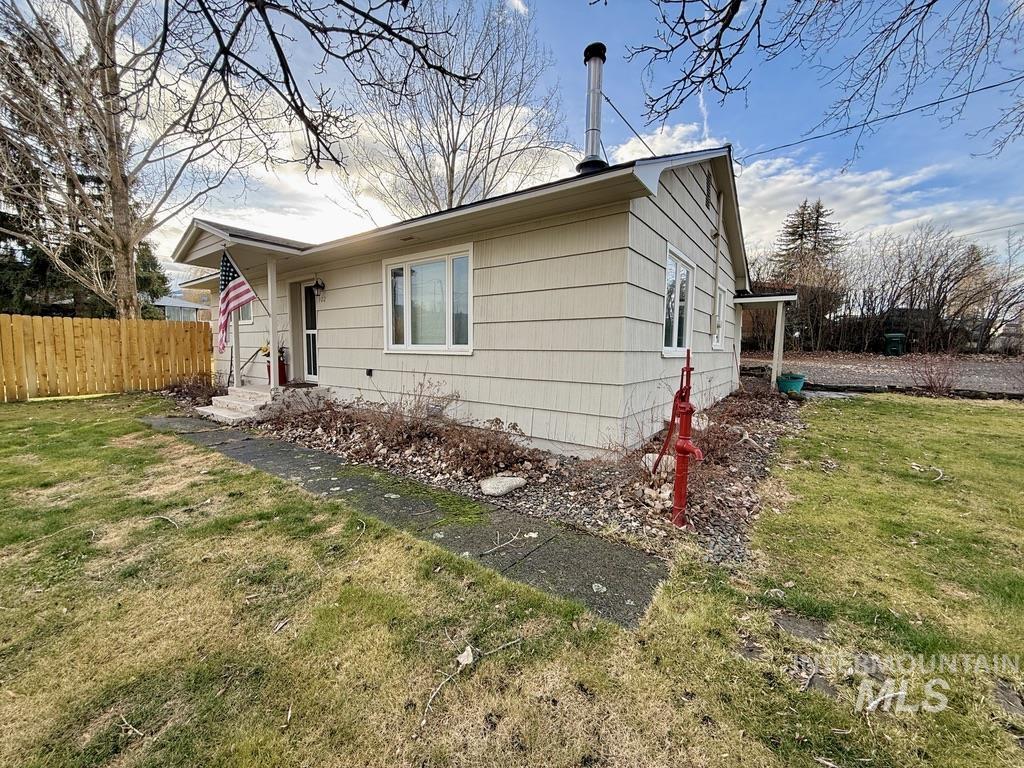 902 S Idaho Avenue, Grangeville, Idaho 83530, 3 Bedrooms, 1.5 Bathrooms, Residential For Sale, Price $360,000, 98970788