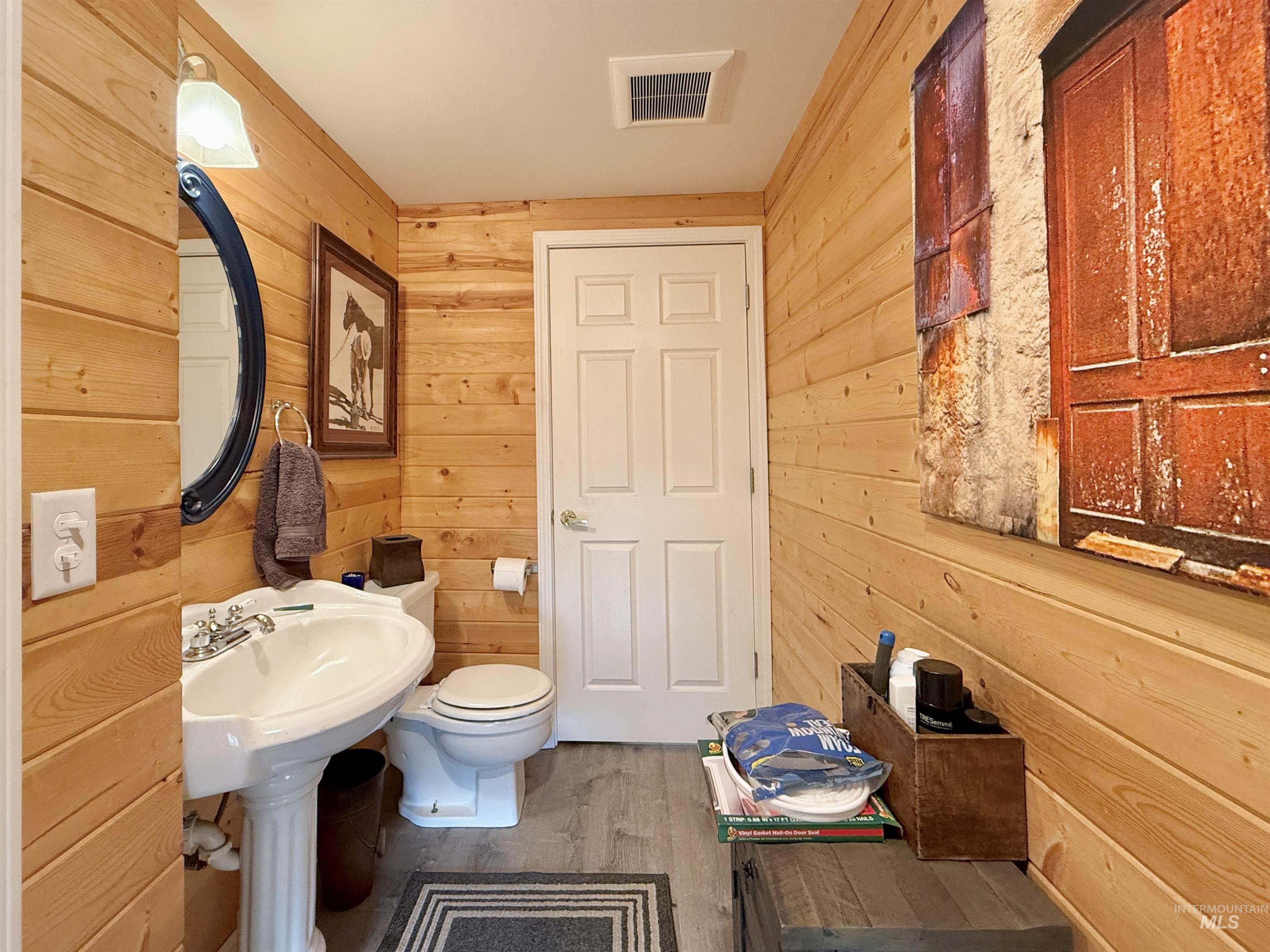 902 S Idaho Avenue, Grangeville, Idaho 83530, 3 Bedrooms, 1.5 Bathrooms, Residential For Sale, Price $360,000, 98970788