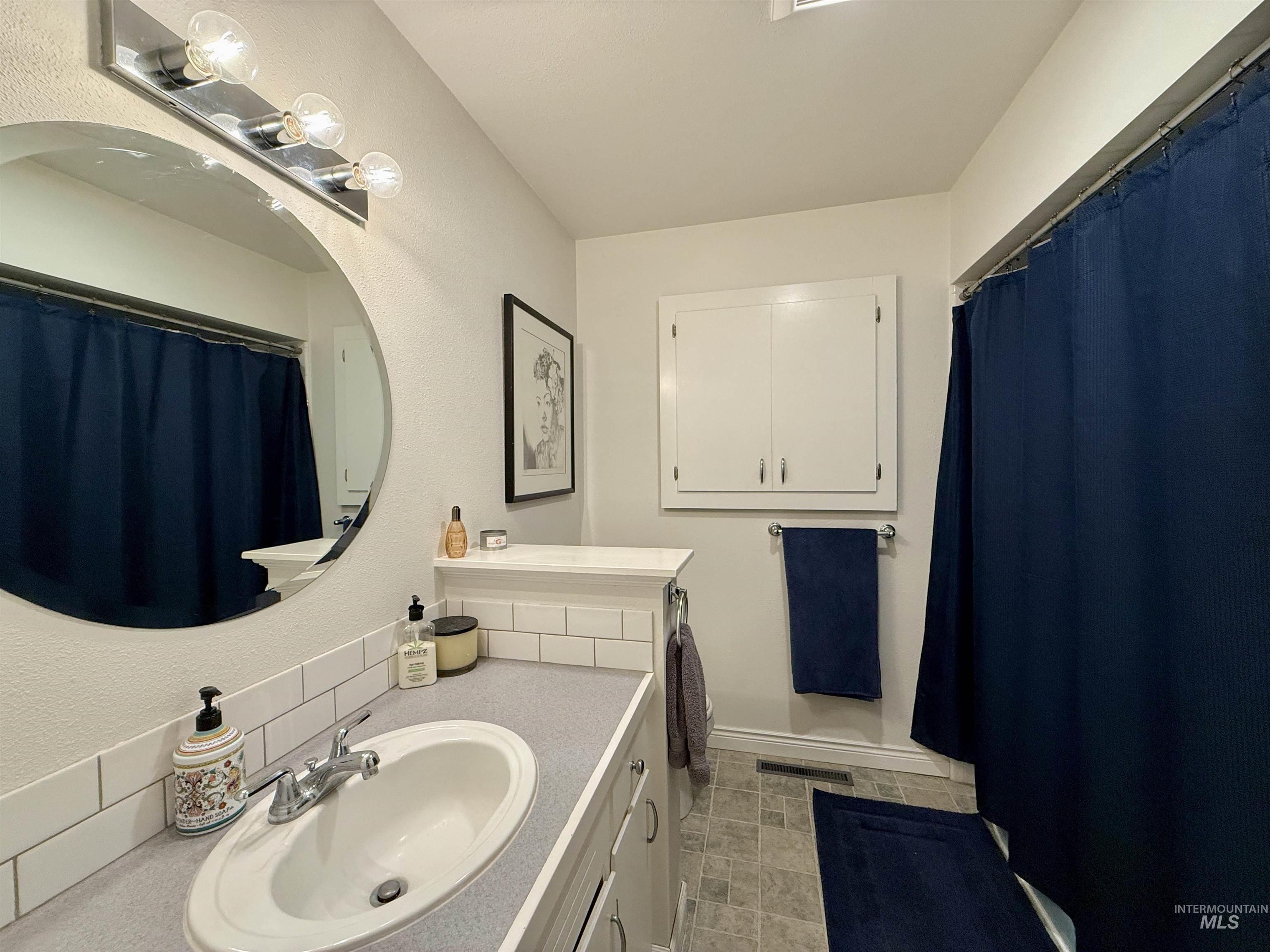 902 S Idaho Avenue, Grangeville, Idaho 83530, 3 Bedrooms, 1.5 Bathrooms, Residential For Sale, Price $360,000, 98970788