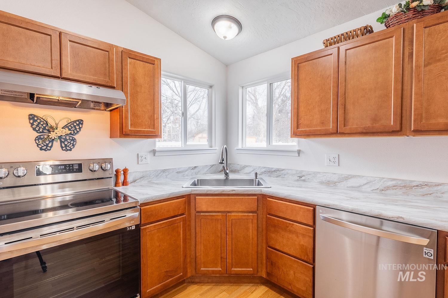 2150 Bishop Ave, Fruitland, Idaho 83619, 3 Bedrooms, 2.5 Bathrooms, Residential For Sale, Price $364,999,MLS 98970790