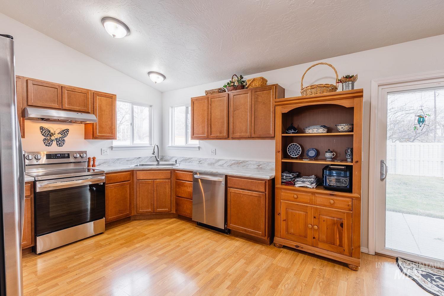 2150 Bishop Ave, Fruitland, Idaho 83619, 3 Bedrooms, 2.5 Bathrooms, Residential For Sale, Price $364,999,MLS 98970790