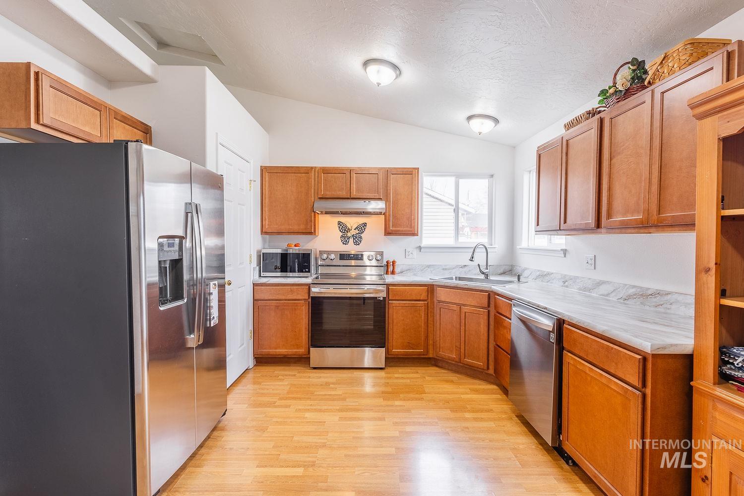 2150 Bishop Ave, Fruitland, Idaho 83619, 3 Bedrooms, 2.5 Bathrooms, Residential For Sale, Price $364,999,MLS 98970790