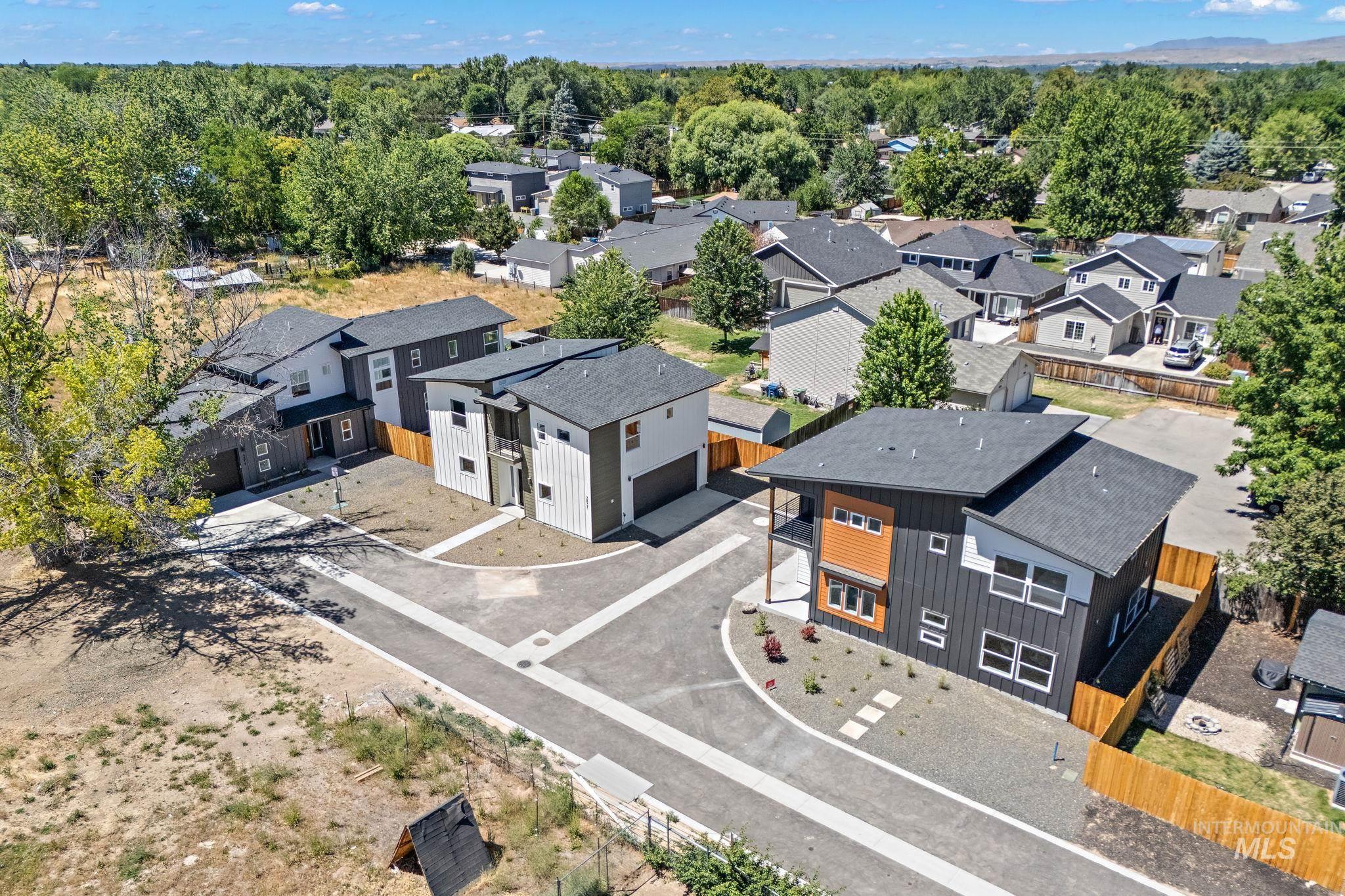 3821 N Jackie Ln, Boise, Idaho 83704, 4 Bedrooms, 3 Bathrooms, Residential For Sale, Price $479,000,MLS 98970800