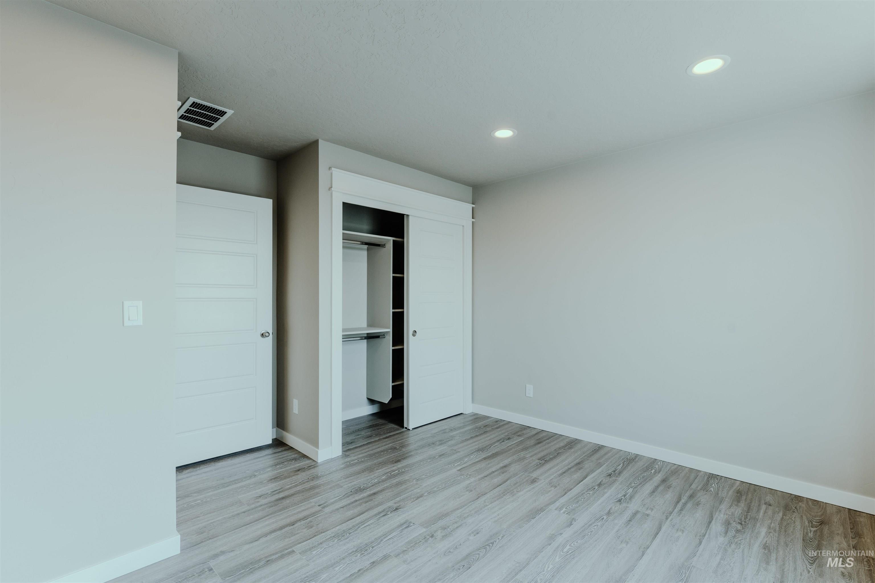 1212 Phillips Circle, Ontario, Oregon 97914-3905, 2 Bedrooms, 2 Bathrooms, Residential For Sale, Price $230,000,MLS 98970805