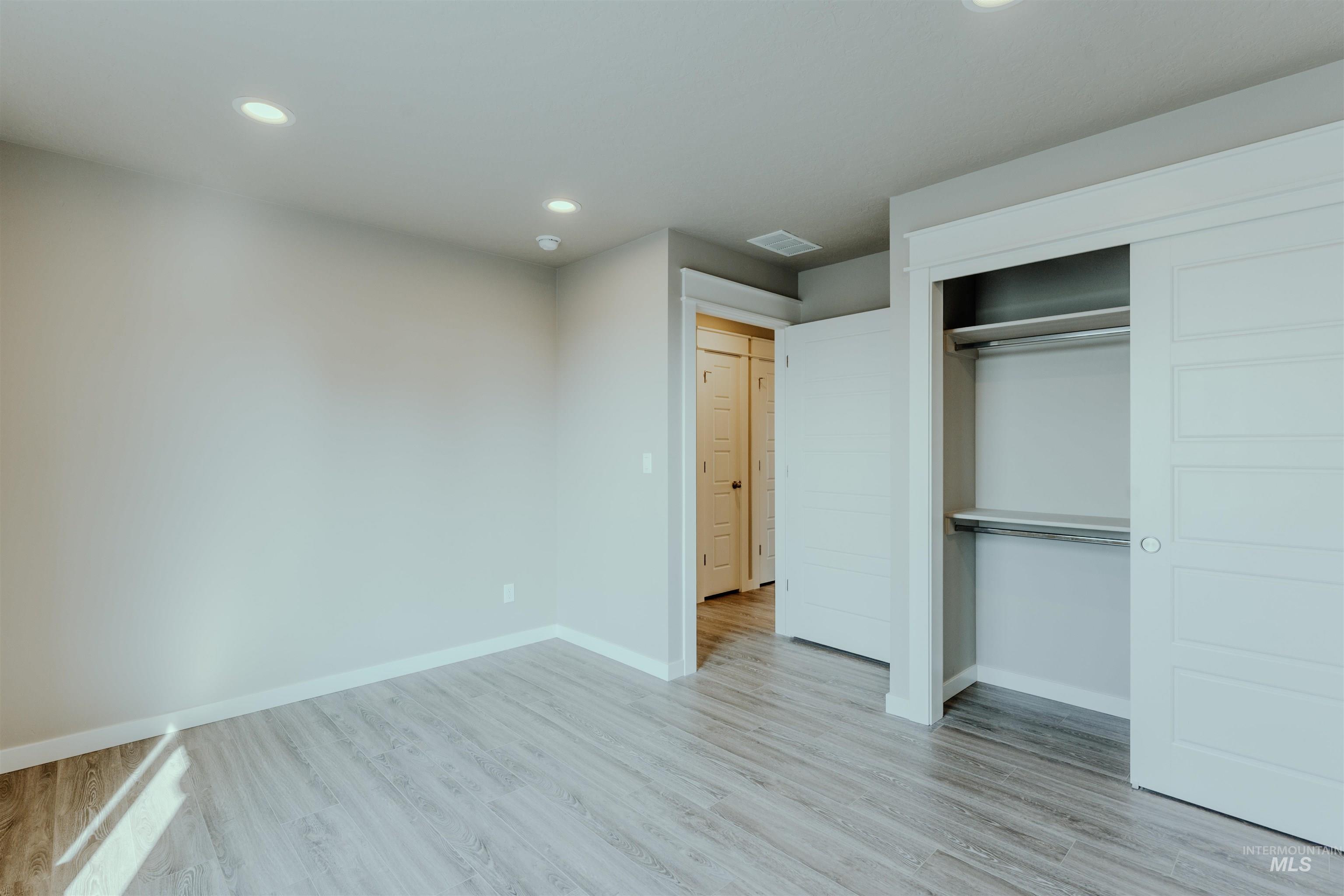 1212 Phillips Circle, Ontario, Oregon 97914-3905, 2 Bedrooms, 2 Bathrooms, Residential For Sale, Price $230,000,MLS 98970805