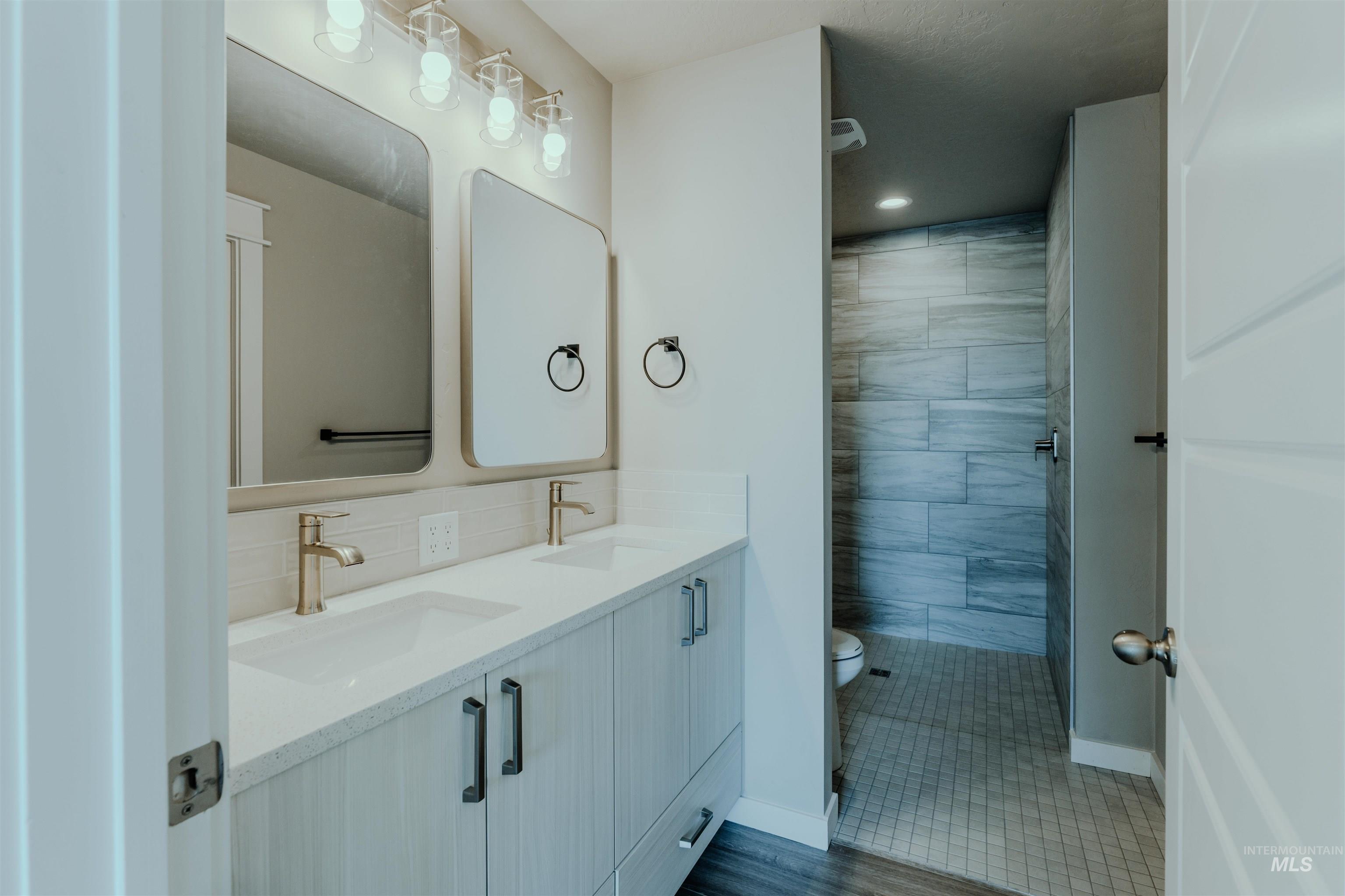 1212 Phillips Circle, Ontario, Oregon 97914-3905, 2 Bedrooms, 2 Bathrooms, Residential For Sale, Price $230,000,MLS 98970805