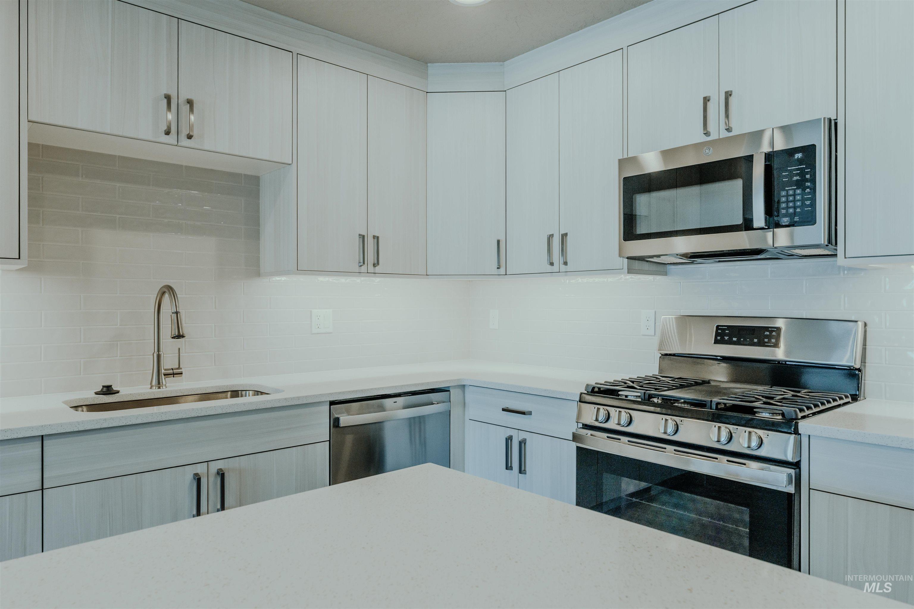 1212 Phillips Circle, Ontario, Oregon 97914-3905, 2 Bedrooms, 2 Bathrooms, Residential For Sale, Price $230,000,MLS 98970805