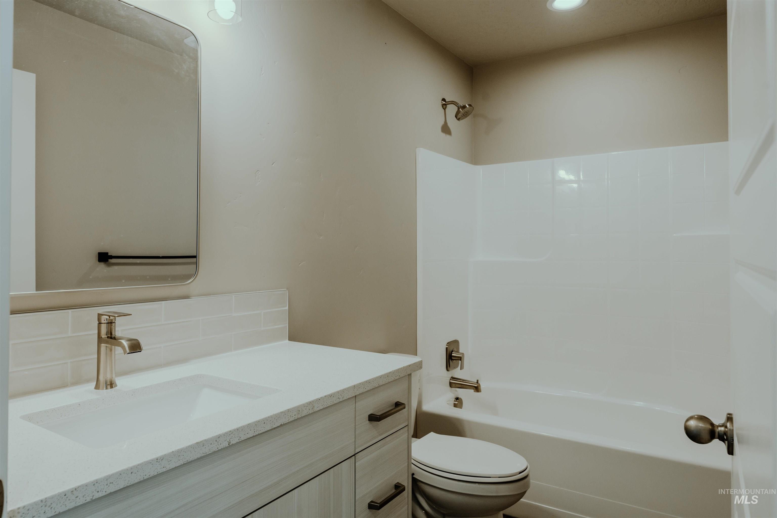 1212 Phillips Circle, Ontario, Oregon 97914-3905, 2 Bedrooms, 2 Bathrooms, Residential For Sale, Price $230,000,MLS 98970805