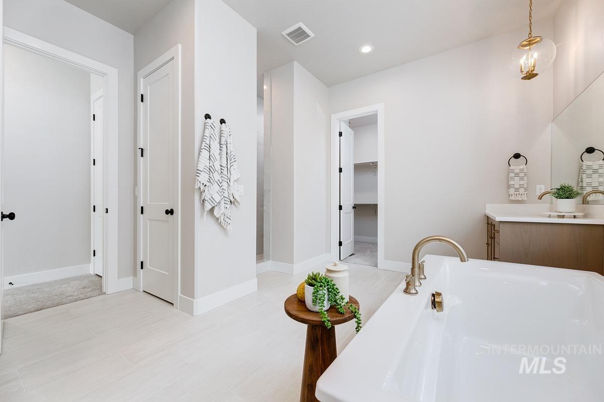 21637 Appaloosa Ave, Star, Idaho 83669, 3 Bedrooms, 3 Bathrooms, Residential For Sale, Price $1,023,002,MLS 98970807