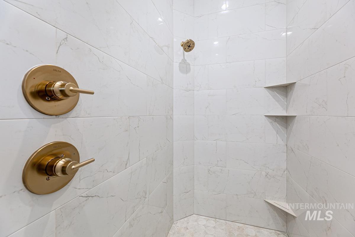 21637 Appaloosa Ave, Star, Idaho 83669, 3 Bedrooms, 3 Bathrooms, Residential For Sale, Price $1,023,002,MLS 98970807