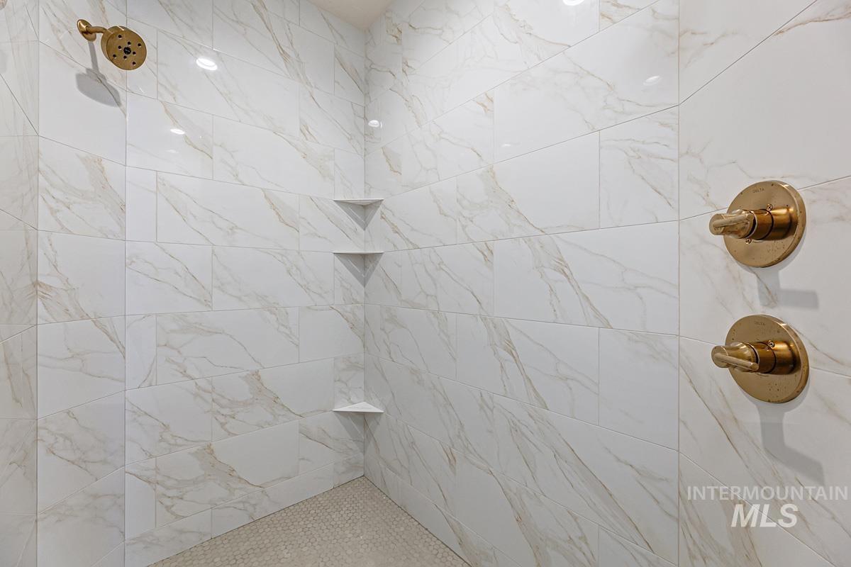 21690 Appaloosa Ave, Star, Idaho 83669, 4 Bedrooms, 4.5 Bathrooms, Residential For Sale, Price $1,113,941,MLS 98970809