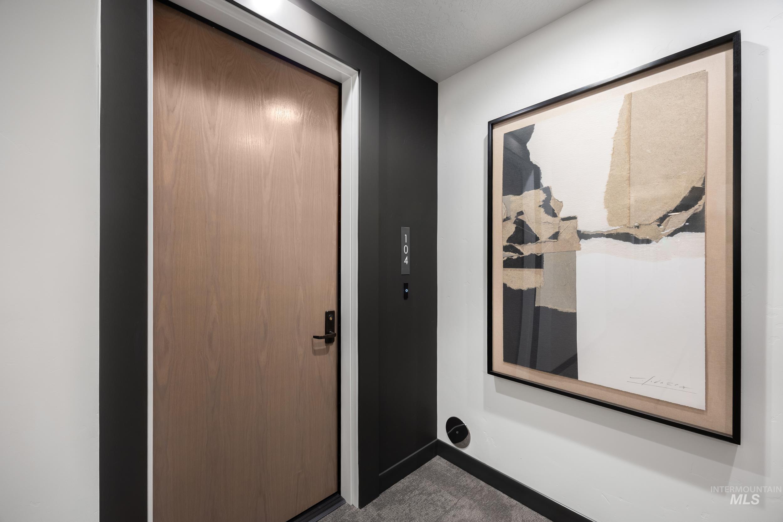 Detailed view of baseboards