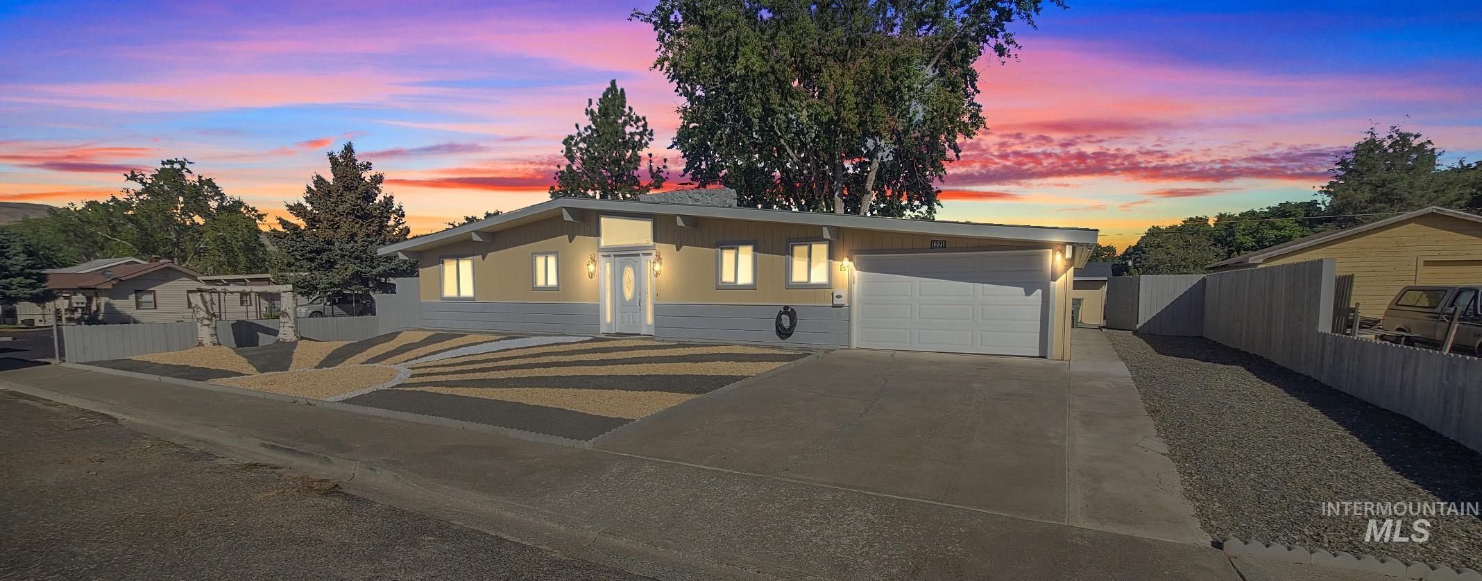 1221 7th Street, Clarkston, Washington 99403, 5 Bedrooms, 3.5 Bathrooms, Residential For Sale, Price $535,000, 98970820