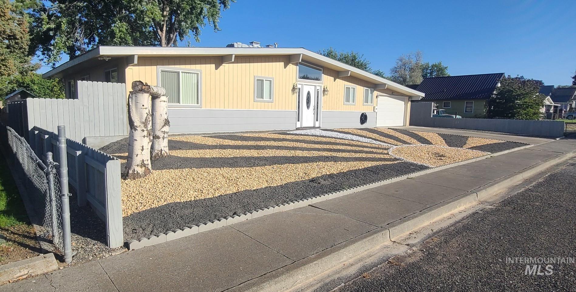 1221 7th Street, Clarkston, Washington 99403, 5 Bedrooms, 3.5 Bathrooms, Residential For Sale, Price $535,000, 98970820