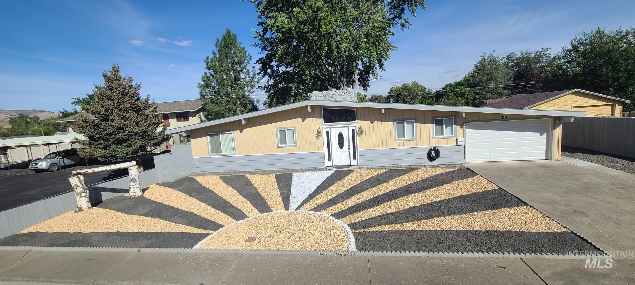 1221 7th Street, Clarkston, Washington 99403, 5 Bedrooms, 3.5 Bathrooms, Residential For Sale, Price $535,000, 98970820