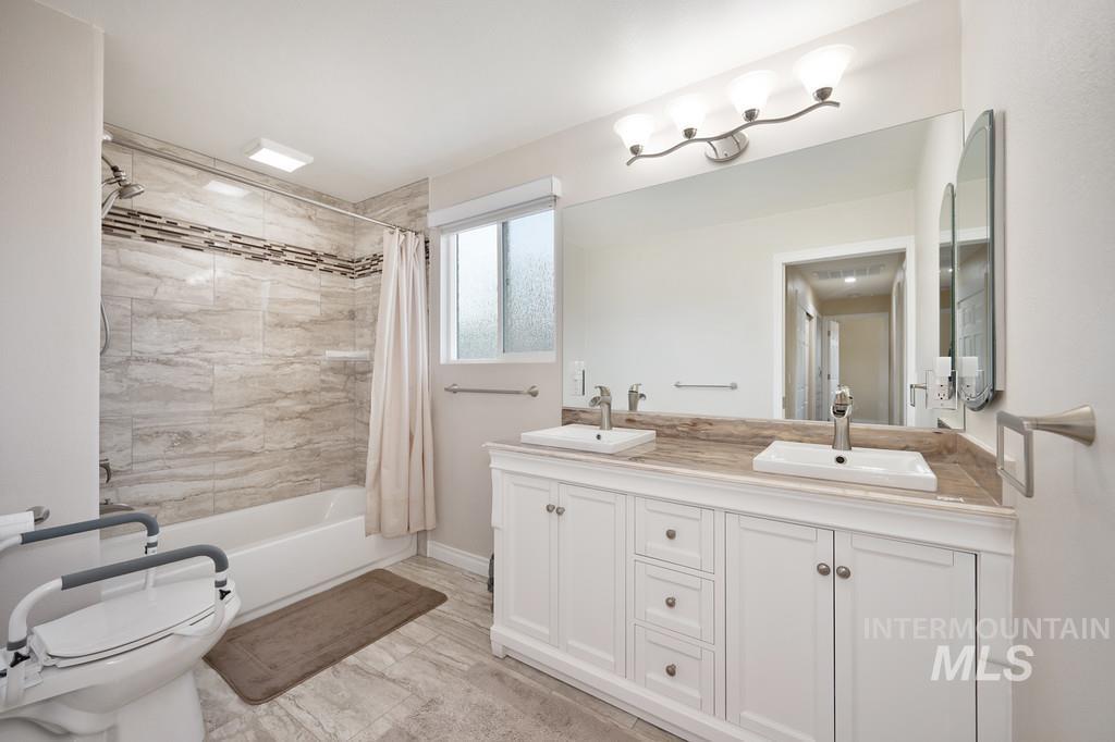 1221 7th Street, Clarkston, Washington 99403, 5 Bedrooms, 3.5 Bathrooms, Residential For Sale, Price $535,000, 98970820