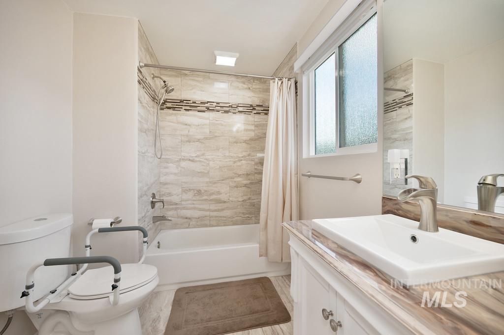 1221 7th Street, Clarkston, Washington 99403, 5 Bedrooms, 3.5 Bathrooms, Residential For Sale, Price $535,000, 98970820