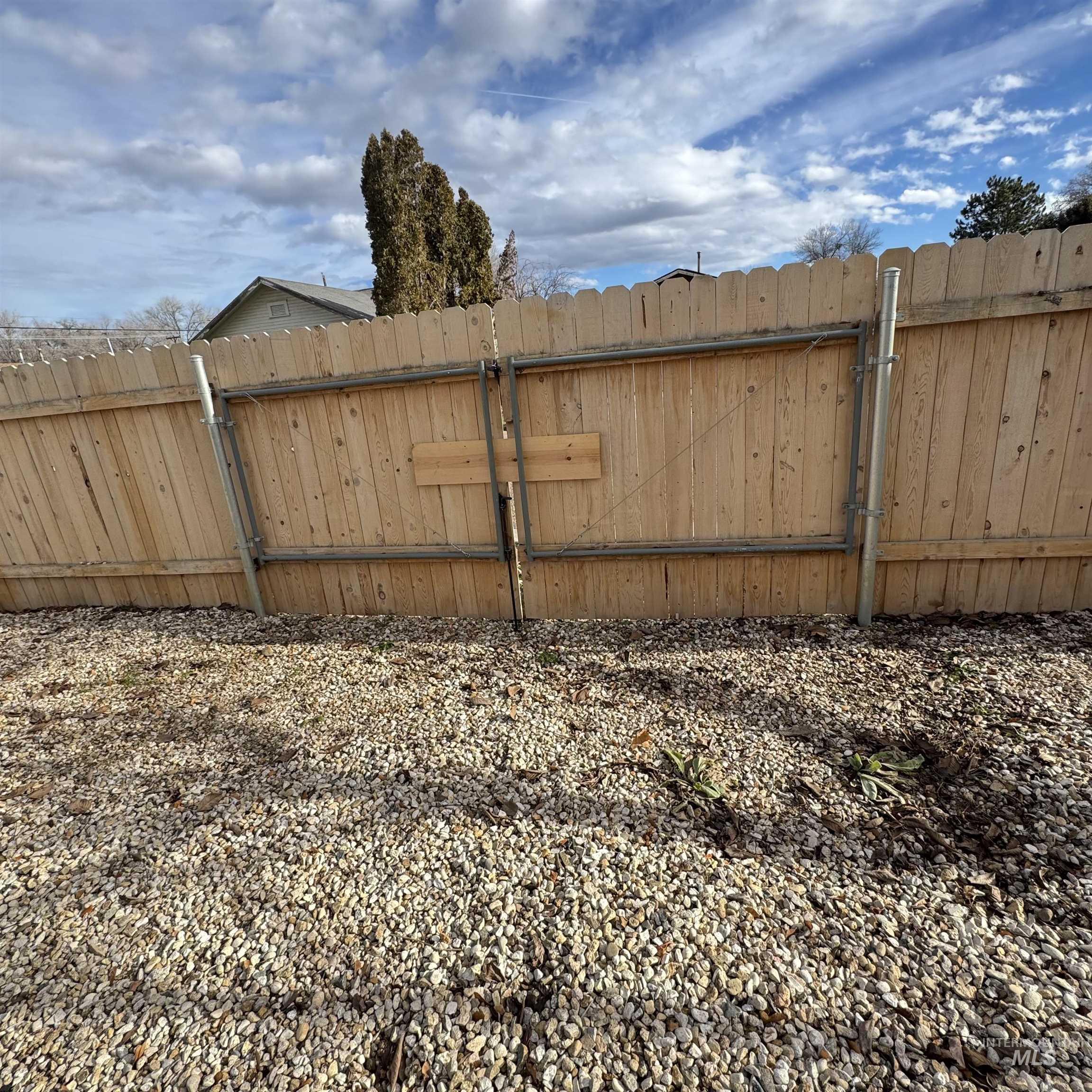 View of yard featuring a gate