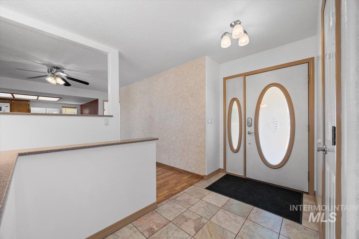 Entryway featuring ceiling fan