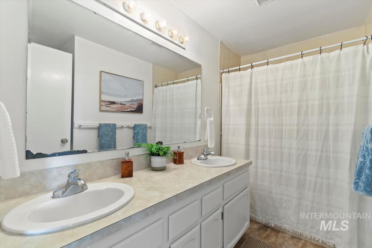 15750 Parkview Dr., Wilder, Idaho 83676, 4 Bedrooms, 2 Bathrooms, Residential For Sale, Price $1,025,000,MLS 98970842