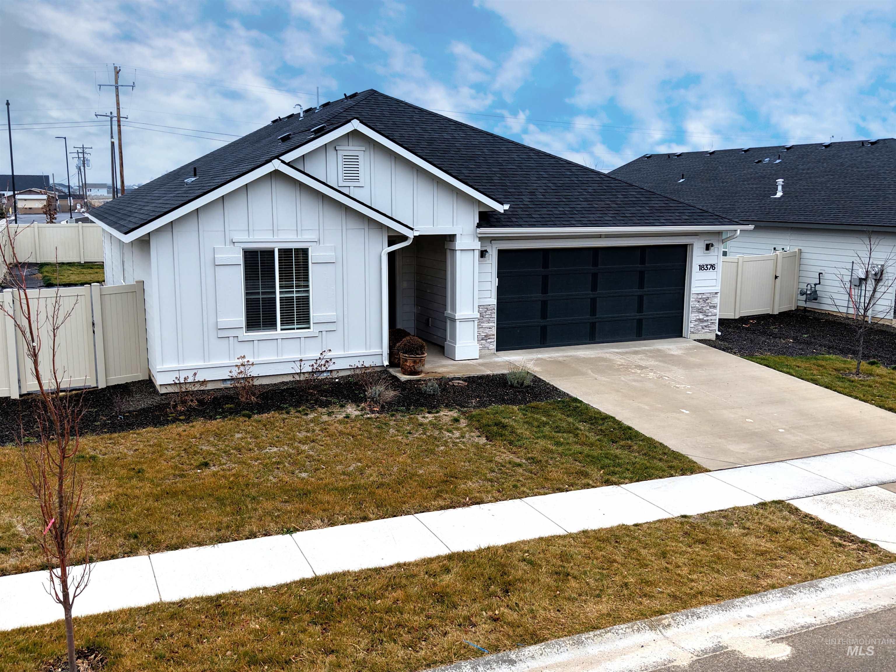 18376 N Strawflower Ave., Nampa, Idaho 83687, 3 Bedrooms, 2 Bathrooms, Residential For Sale, Price $409,000,MLS 98970846