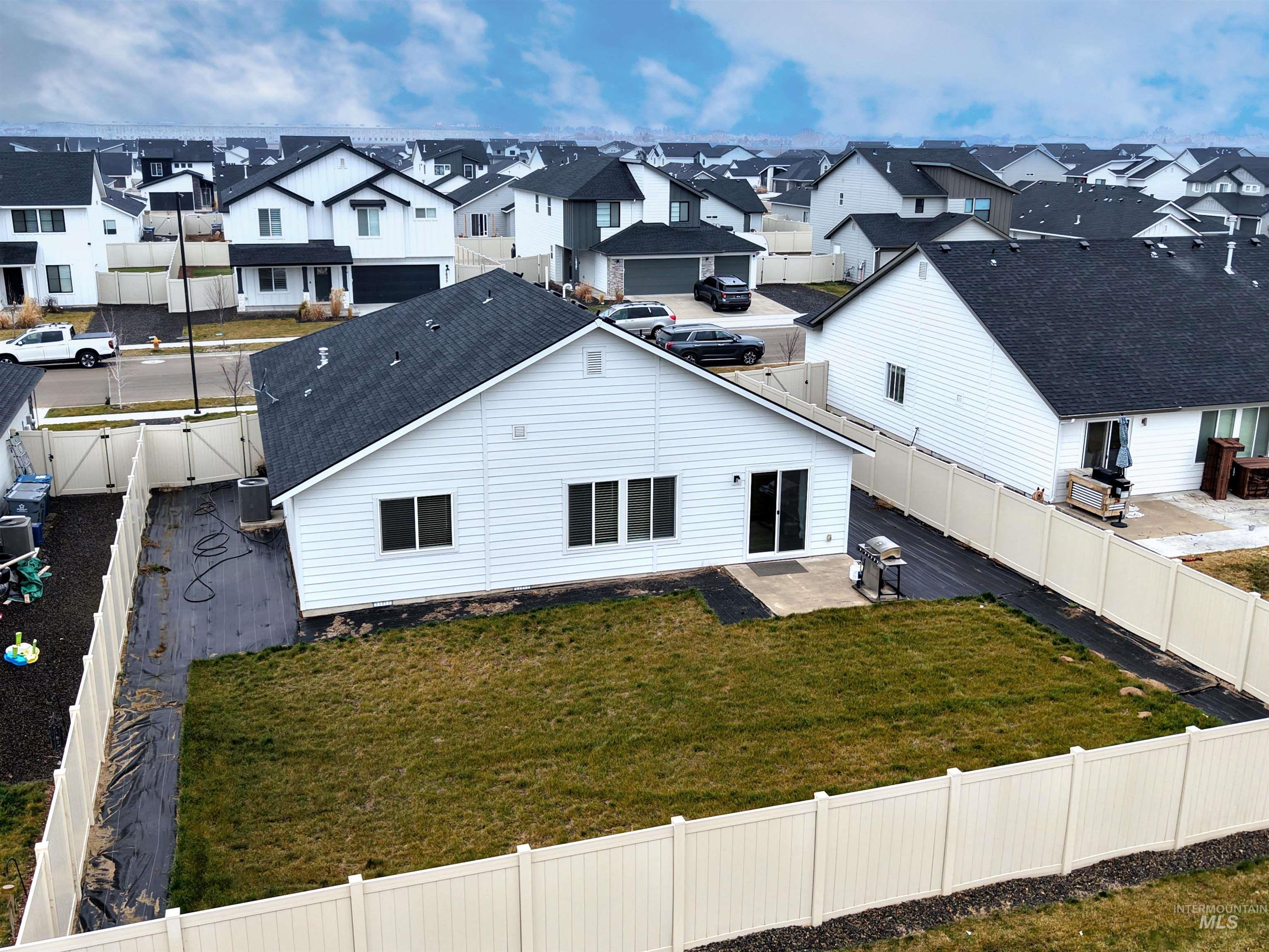 18376 N Strawflower Ave., Nampa, Idaho 83687, 3 Bedrooms, 2 Bathrooms, Residential For Sale, Price $409,000,MLS 98970846