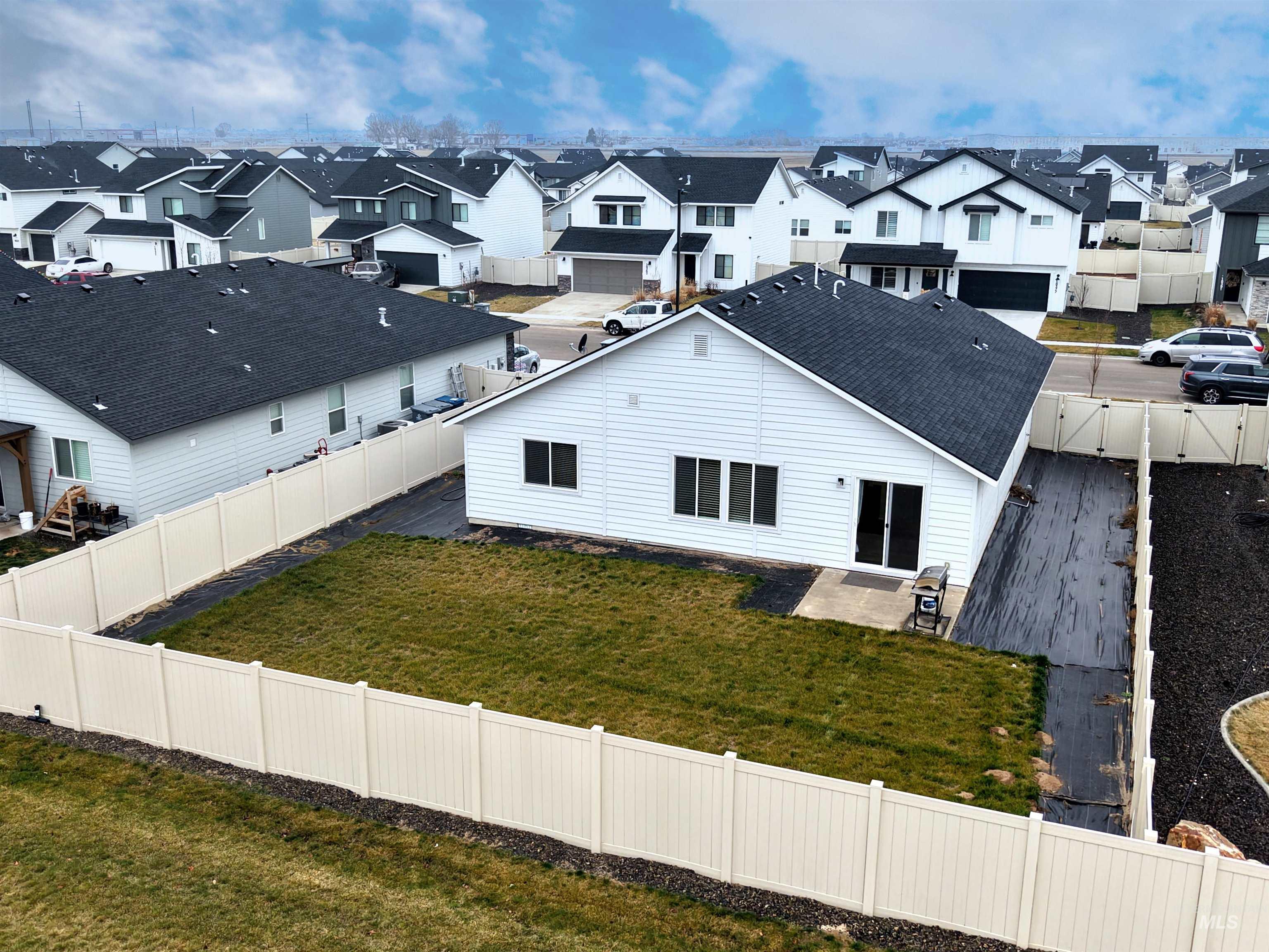 18376 N Strawflower Ave., Nampa, Idaho 83687, 3 Bedrooms, 2 Bathrooms, Residential For Sale, Price $409,000,MLS 98970846