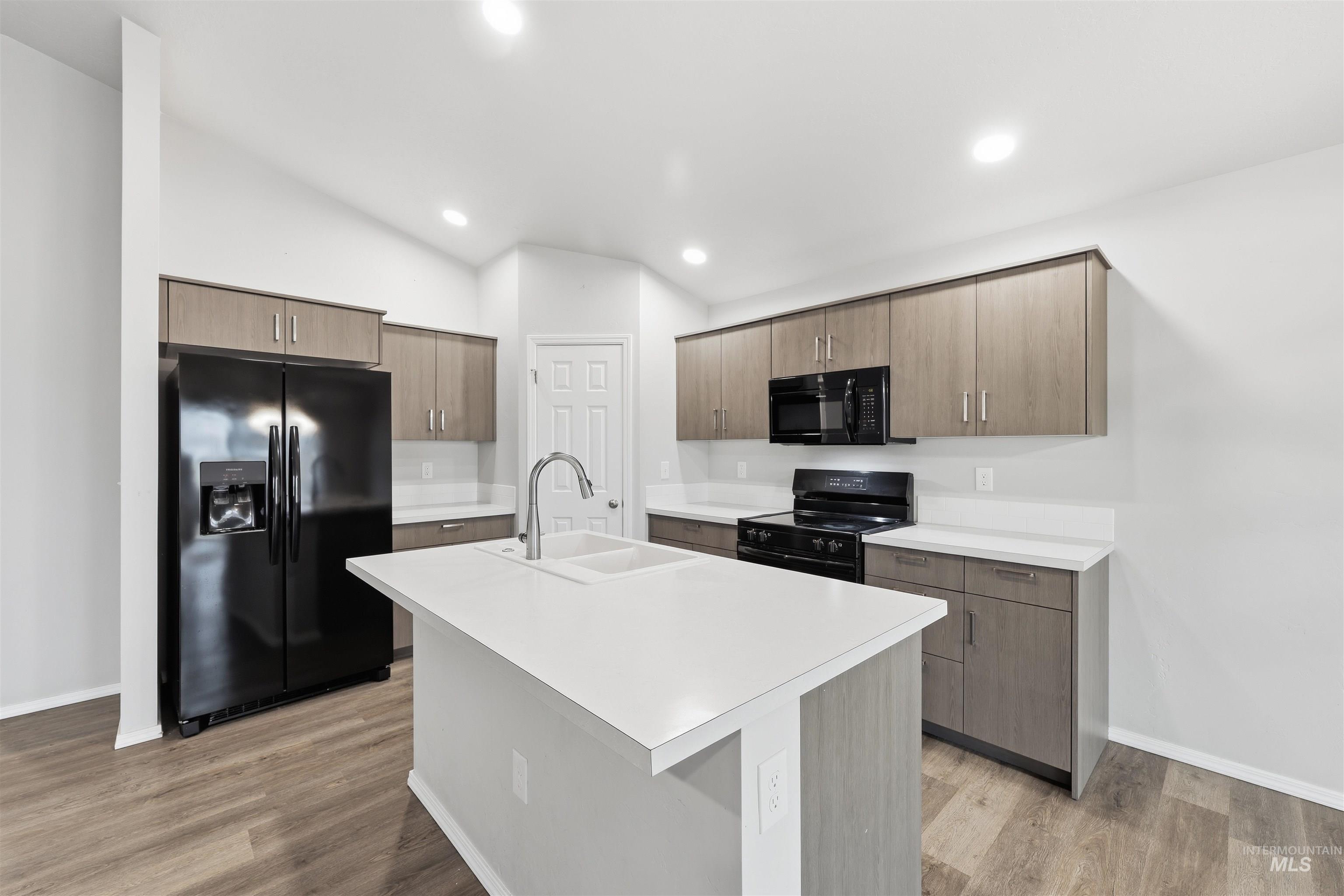 18376 N Strawflower Ave., Nampa, Idaho 83687, 3 Bedrooms, 2 Bathrooms, Residential For Sale, Price $409,000,MLS 98970846